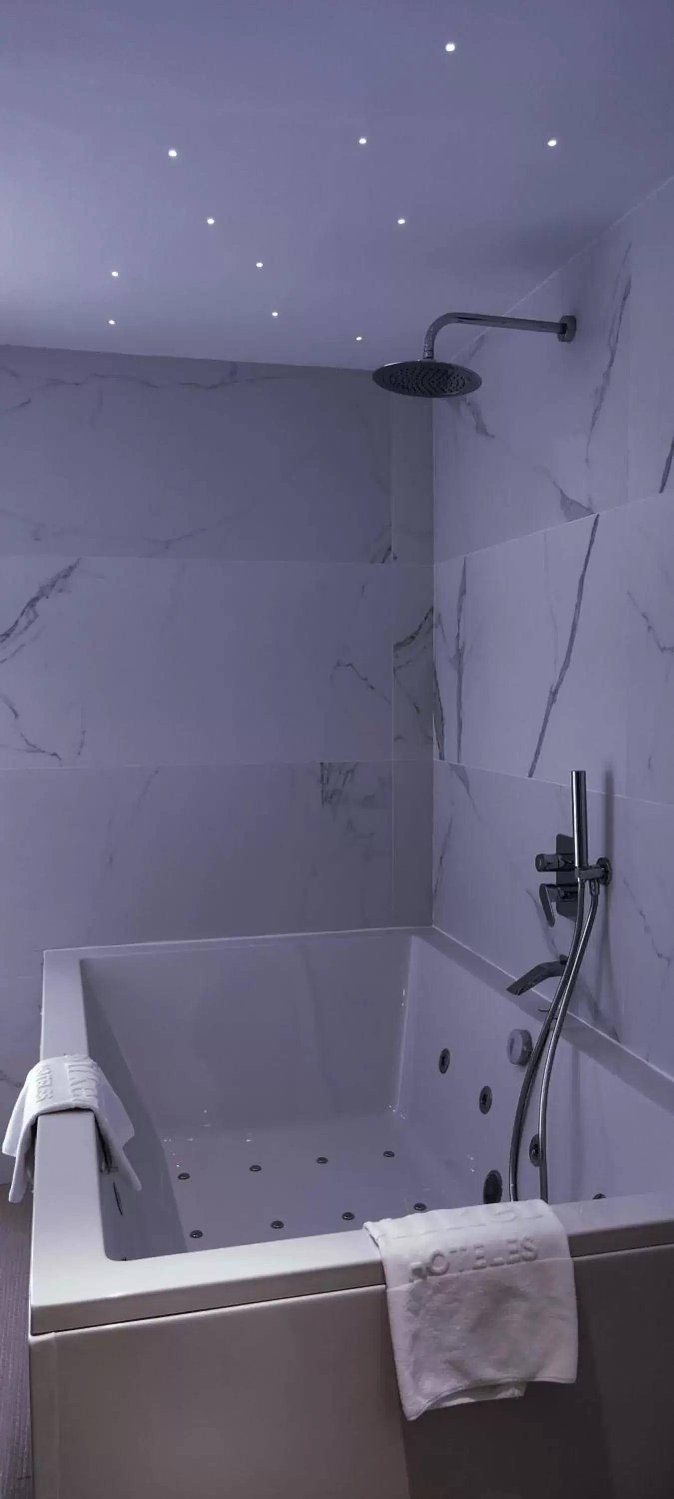 Bathroom in Silken Ciudad Gijón Bathroom in Silken Ciudad Gijón