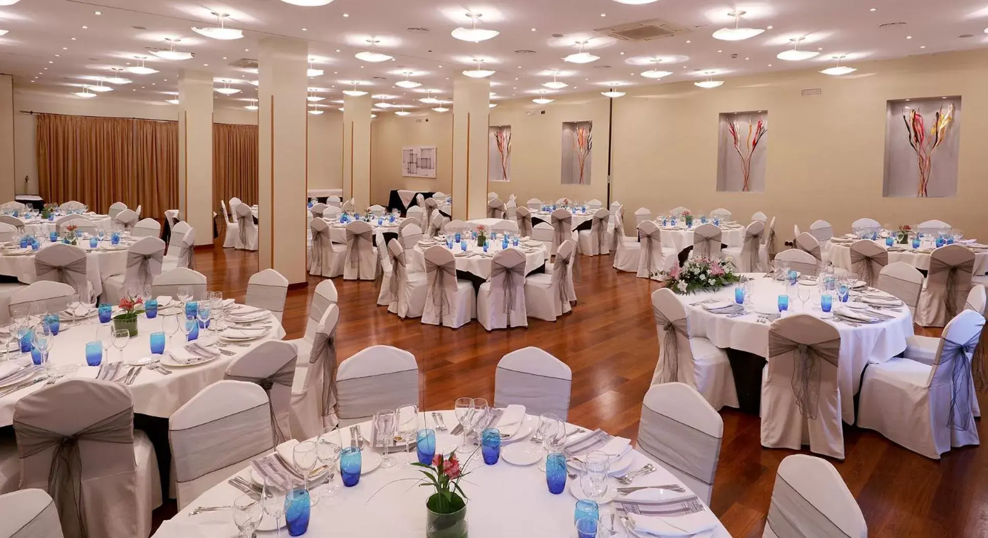 Business facilities, Banquet Facilities in Abba Fonseca