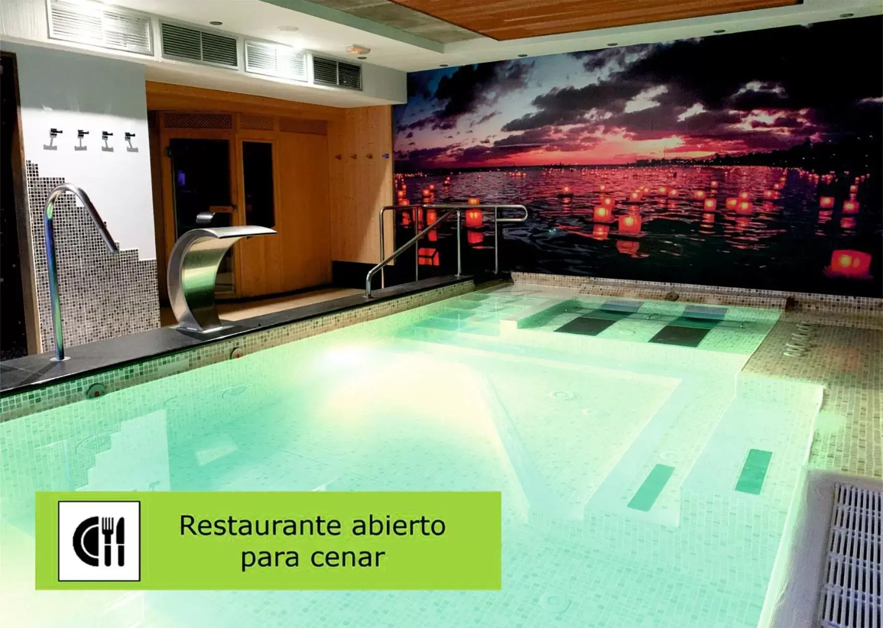 Swimming pool in Hotel Spa QH Centro León