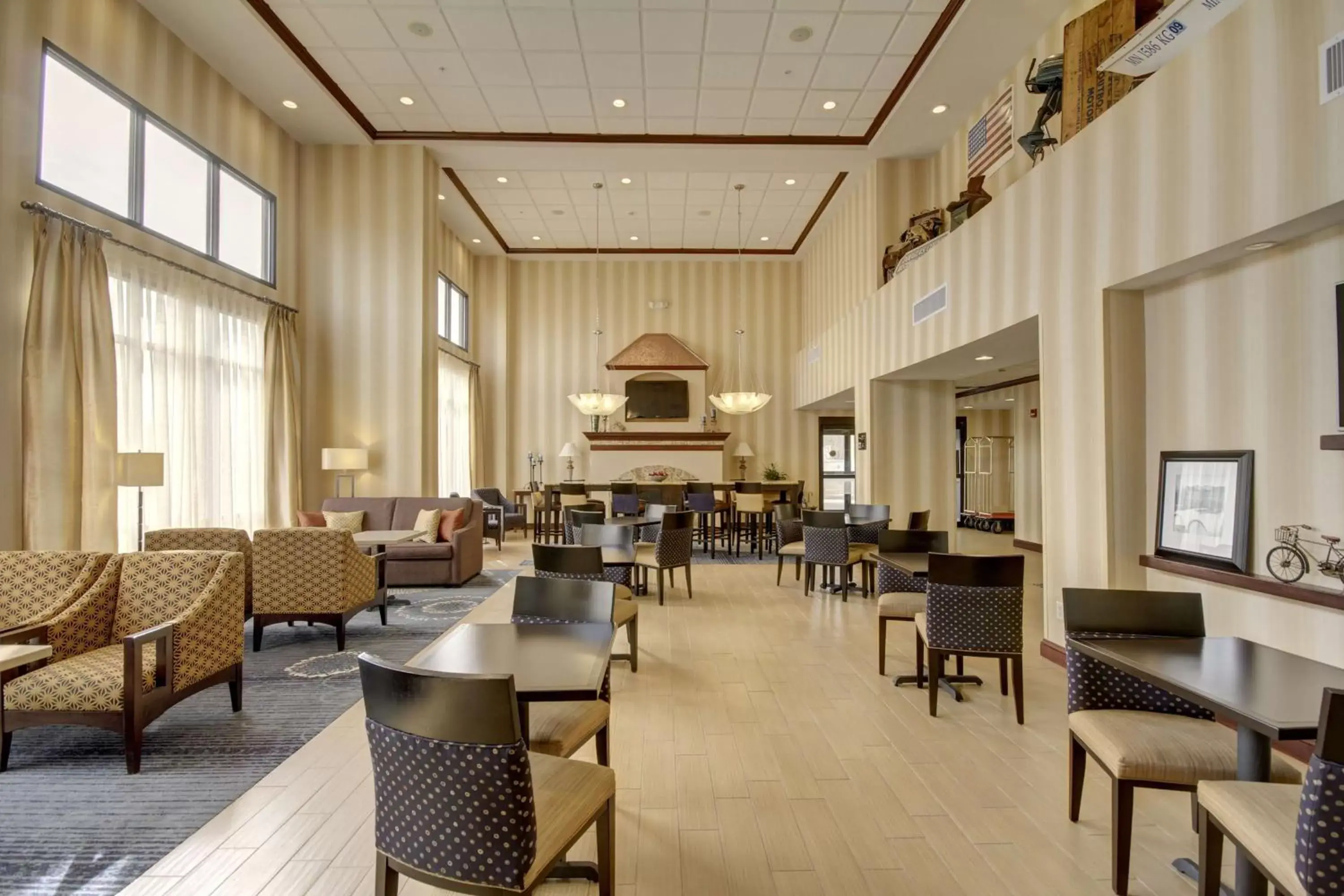 Lobby or reception, Restaurant/Places to Eat in Hampton Inn and Suites Alexandria