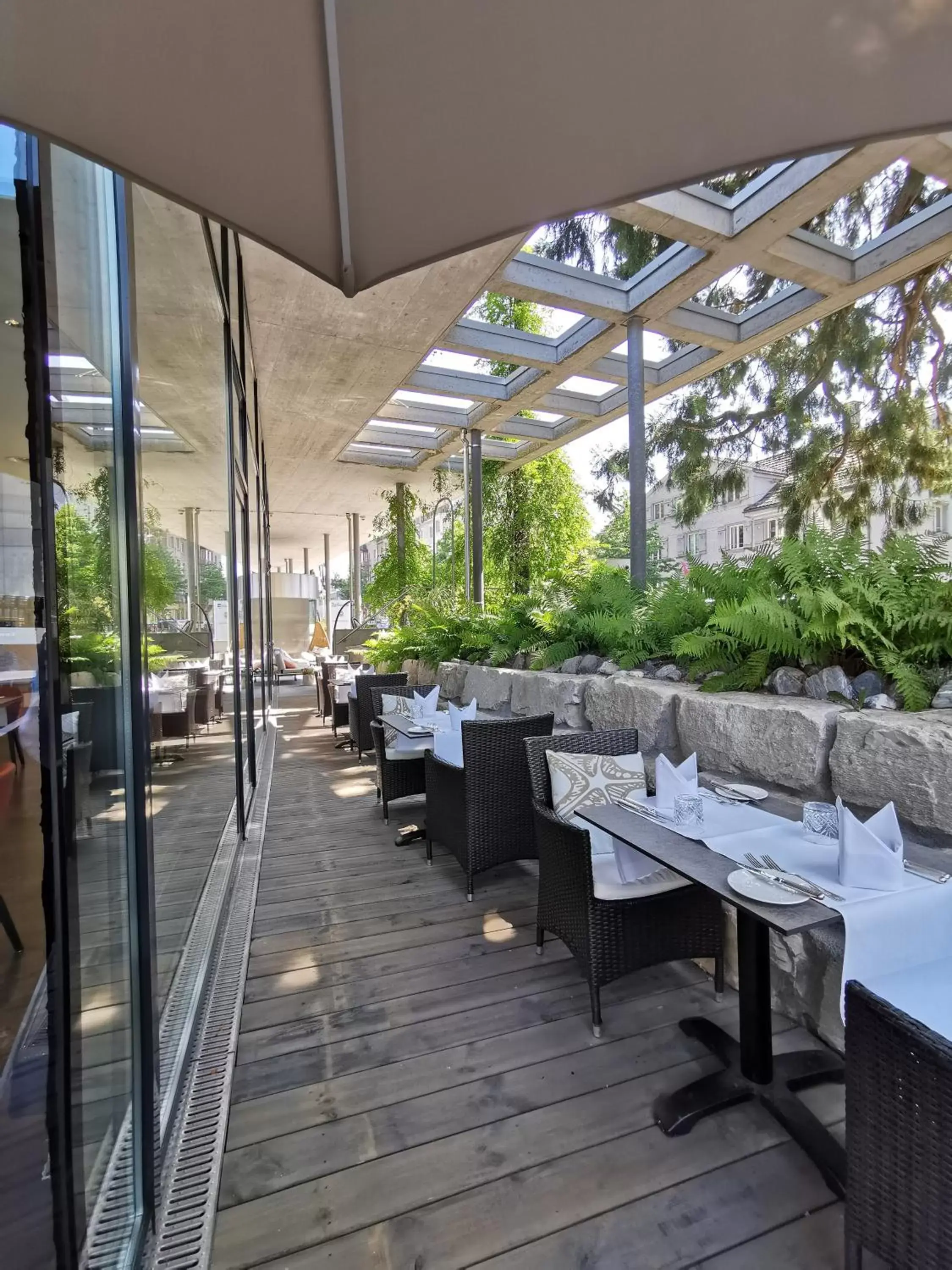 Patio, Restaurant/Places to Eat in Radisson Blu Hotel, St. Gallen