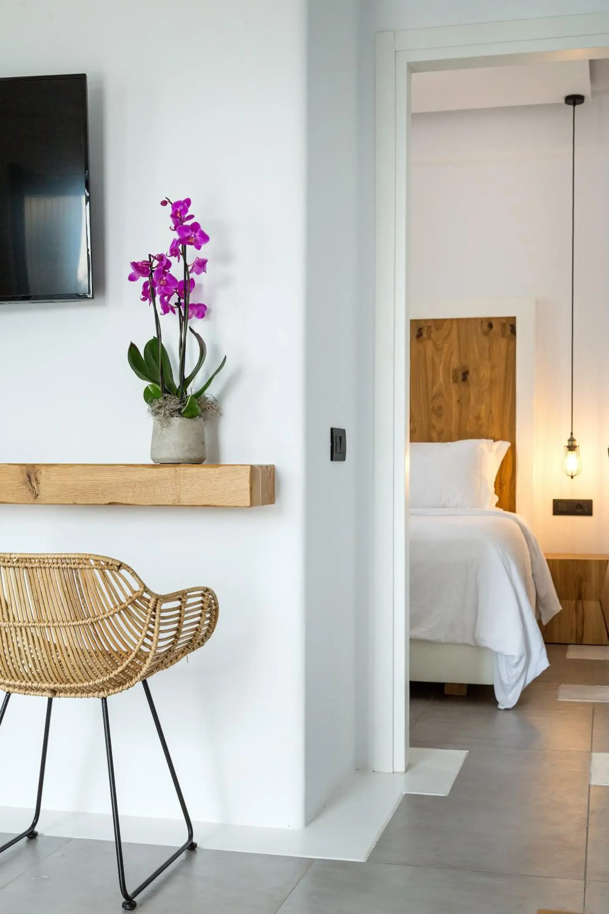 TV and multimedia, Bed in Portes Suites & Villas Mykonos