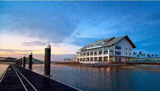 Property building in Duyong Marina & Resort Property building in Duyong Marina & Resort