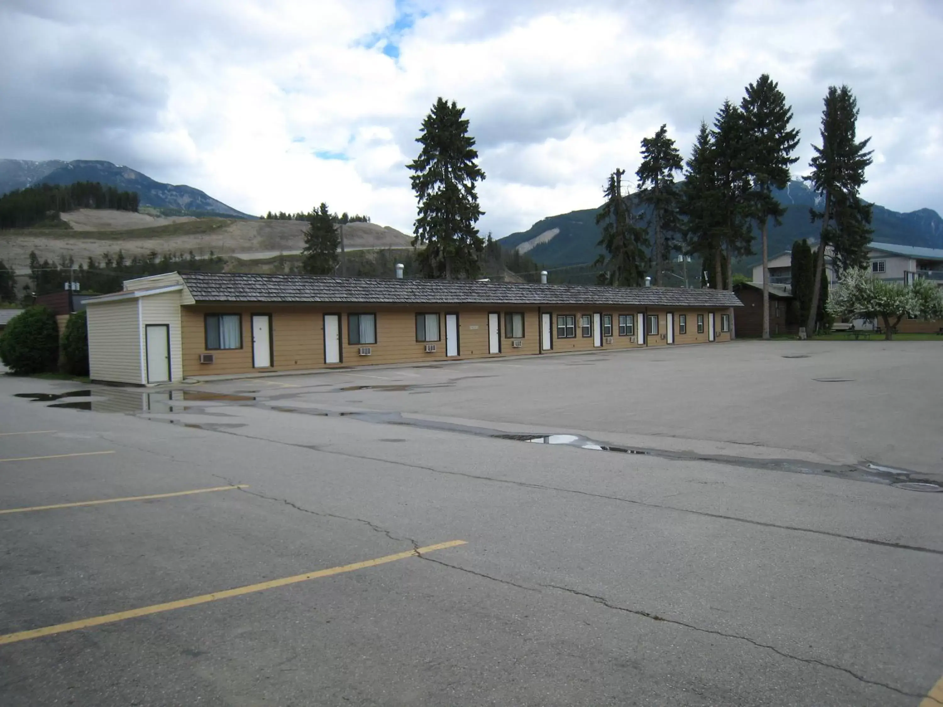 Facade/entrance, Property Building in Mary's Motel