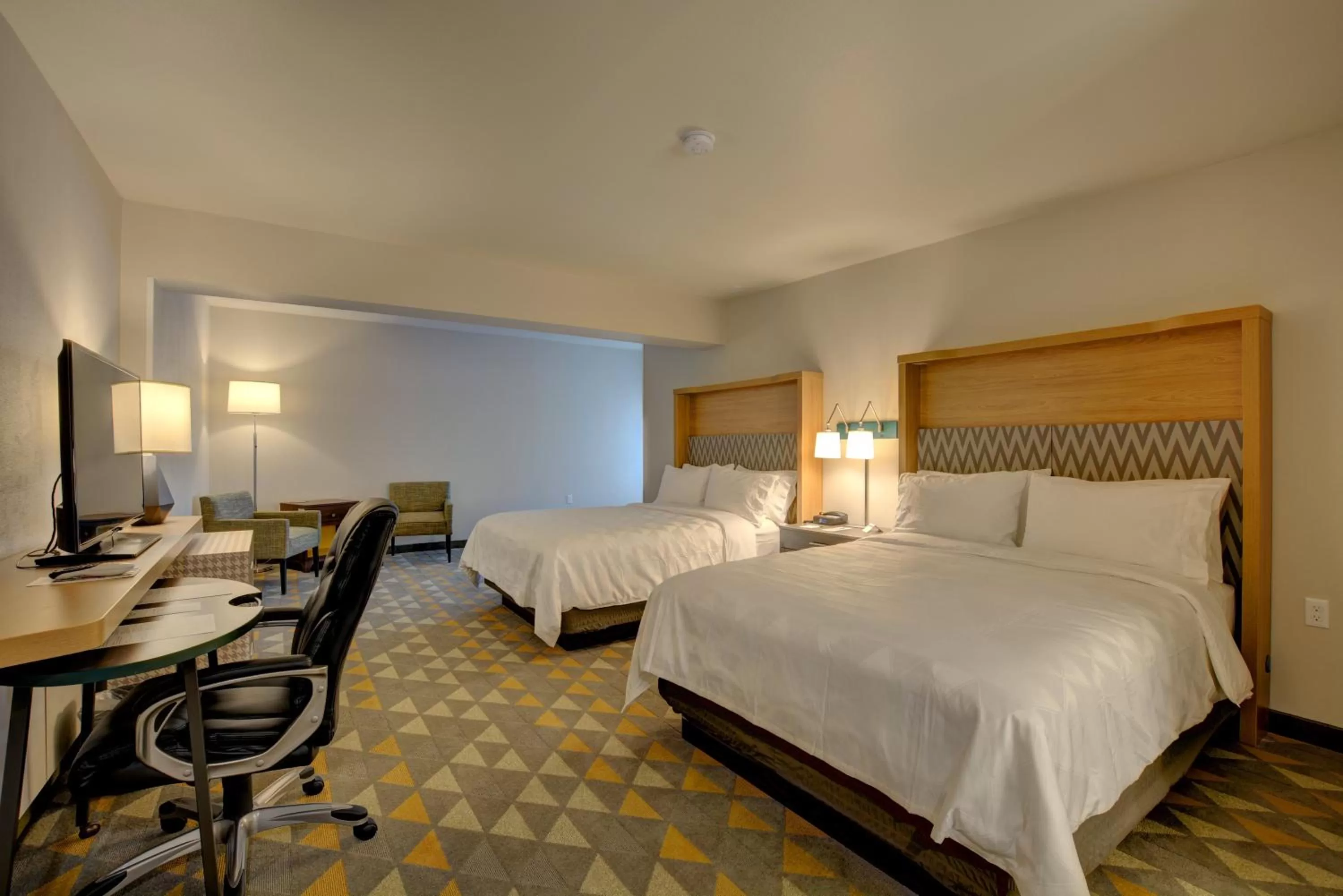 Photo of the whole room, Bed in Holiday Inn - Salem by IHG