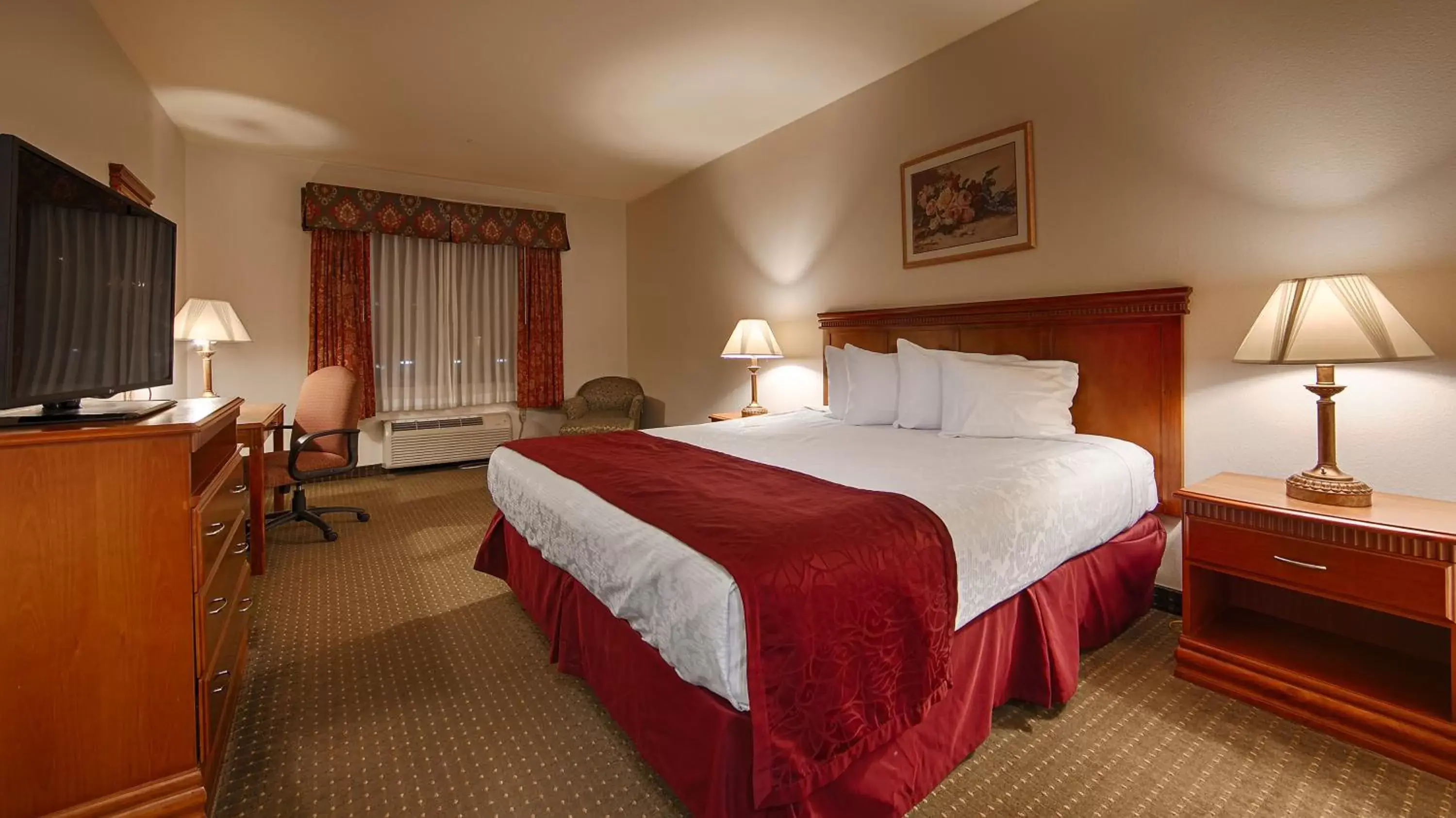 Bedroom, Bed in Best Western Plus Lake Elsinore Inn & Suites