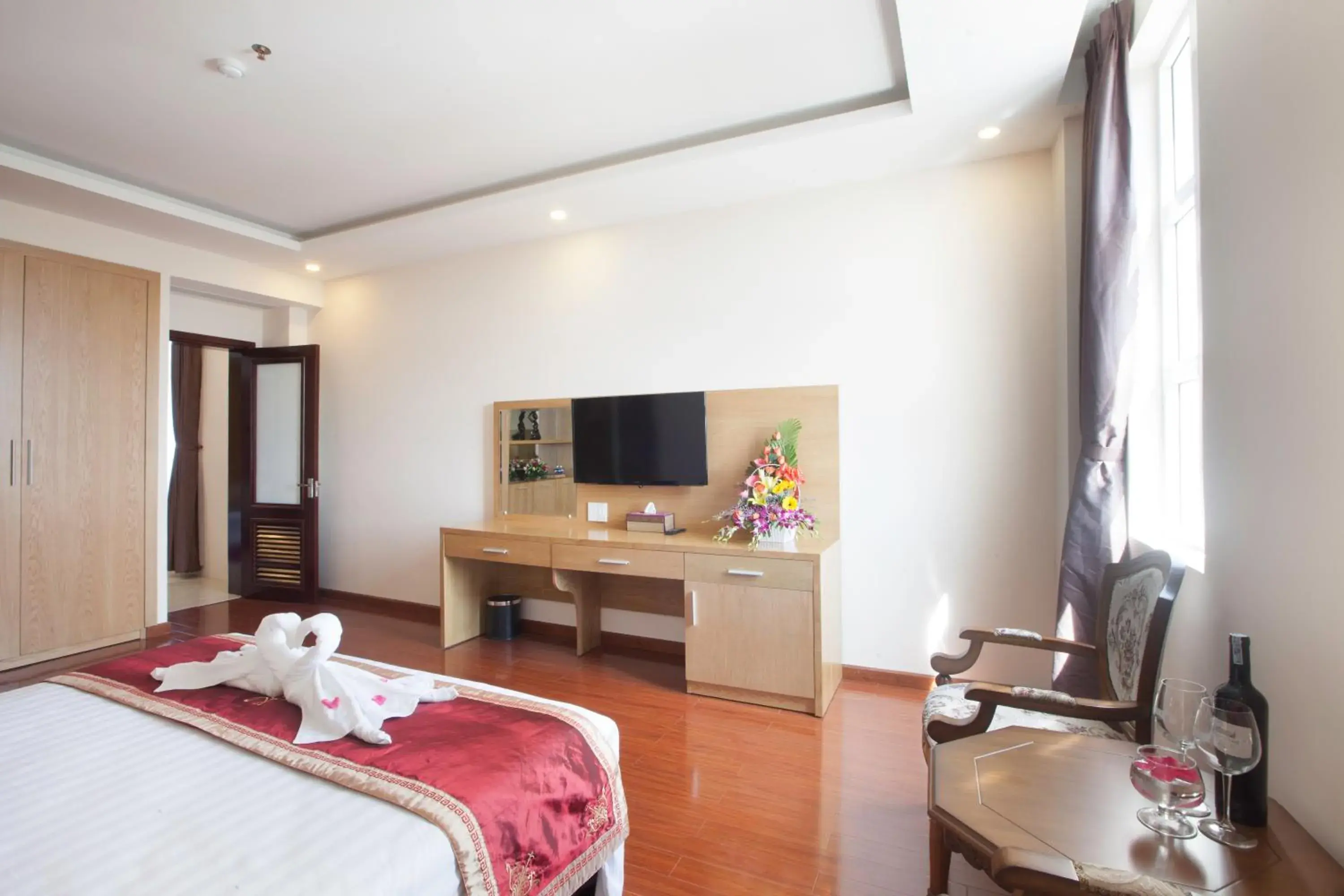 Bedroom, TV/Entertainment Center in Khanh Linh Hotel