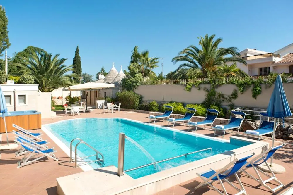 Swimming pool in Park Hotel La Grave