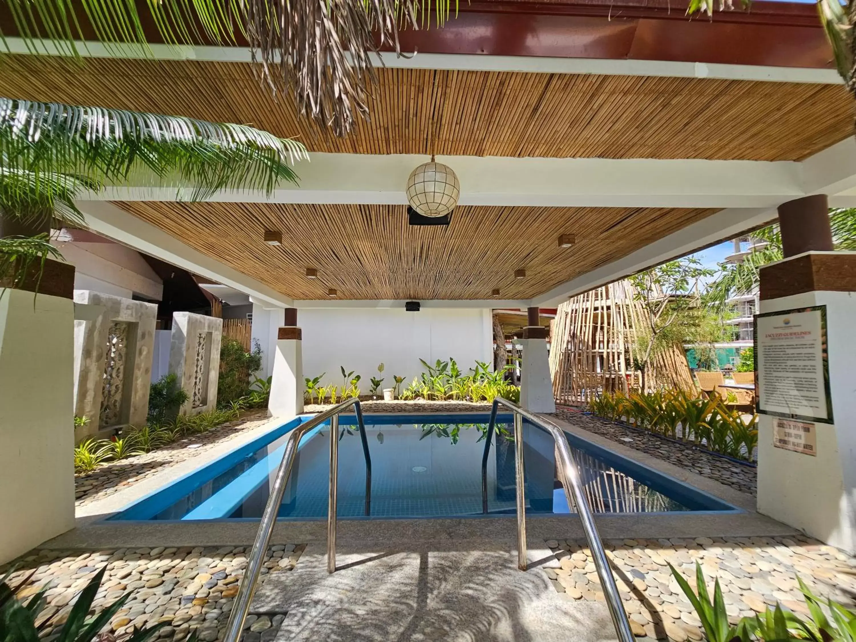 Hot Tub, Swimming Pool in Princesa Garden Island Resort and Spa