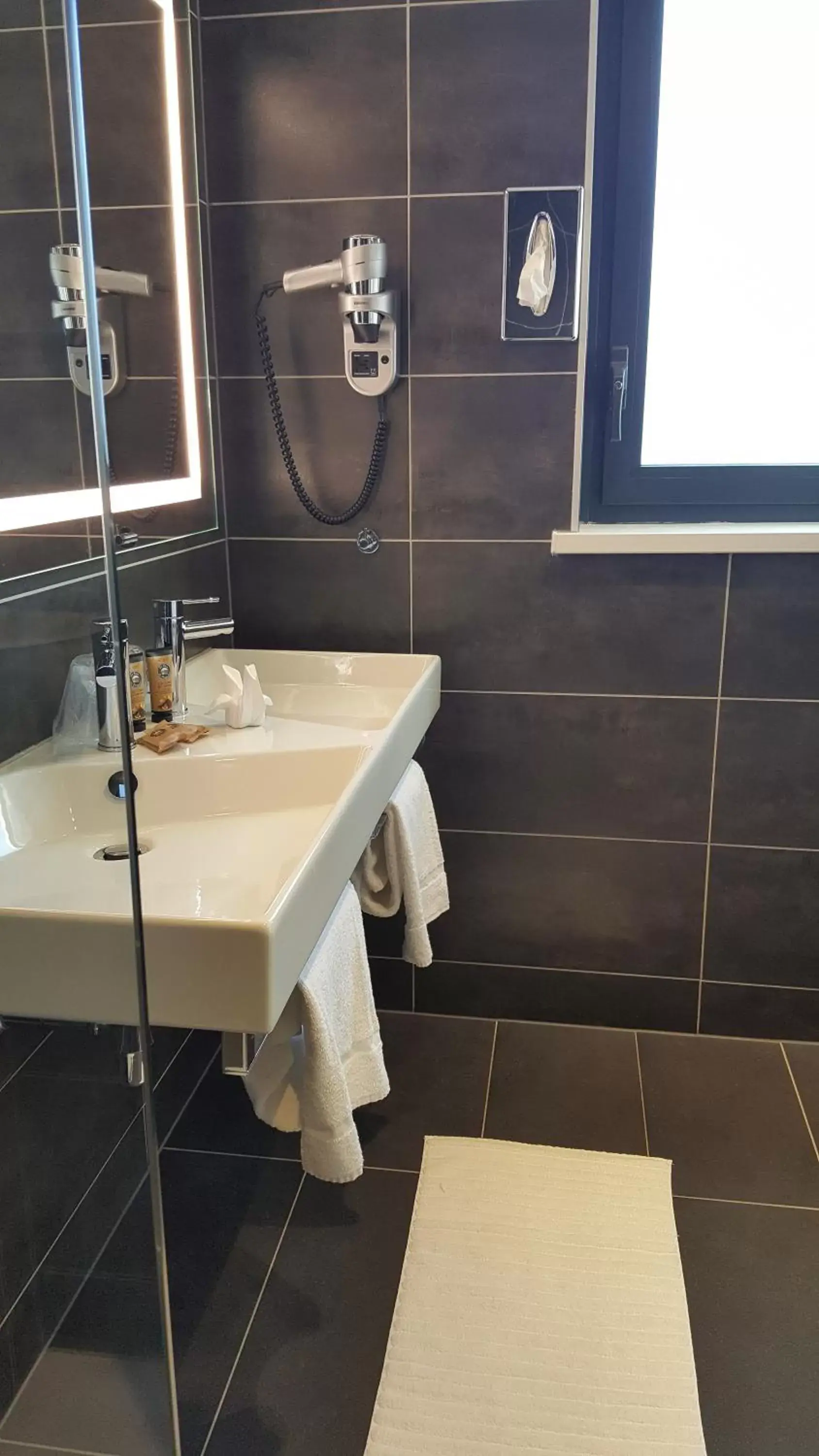 Bathroom in Hôtel ORIGAMI Bathroom in Hôtel ORIGAMI