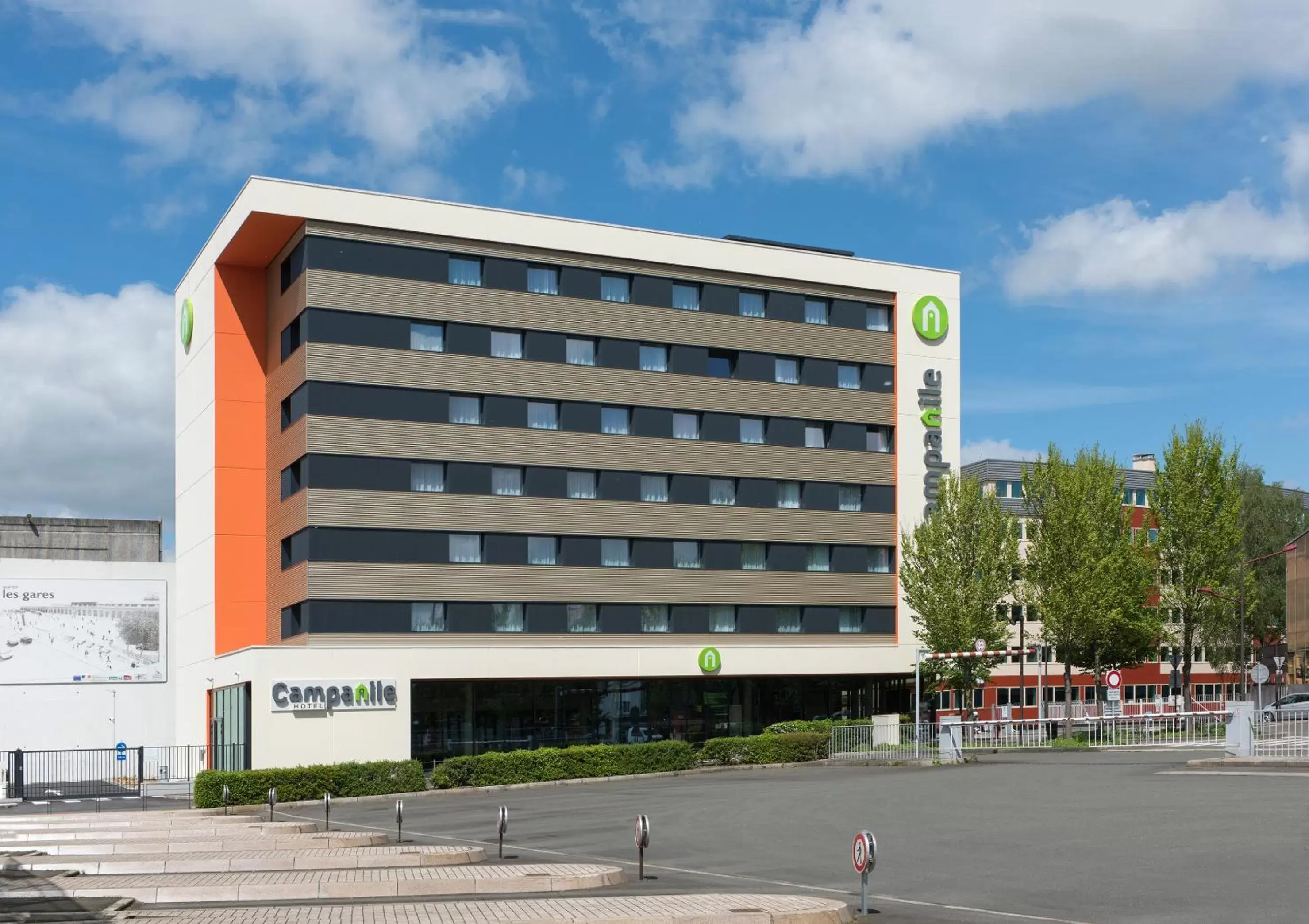 Facade/entrance, Property Building in Campanile Le Mans Centre - Gare