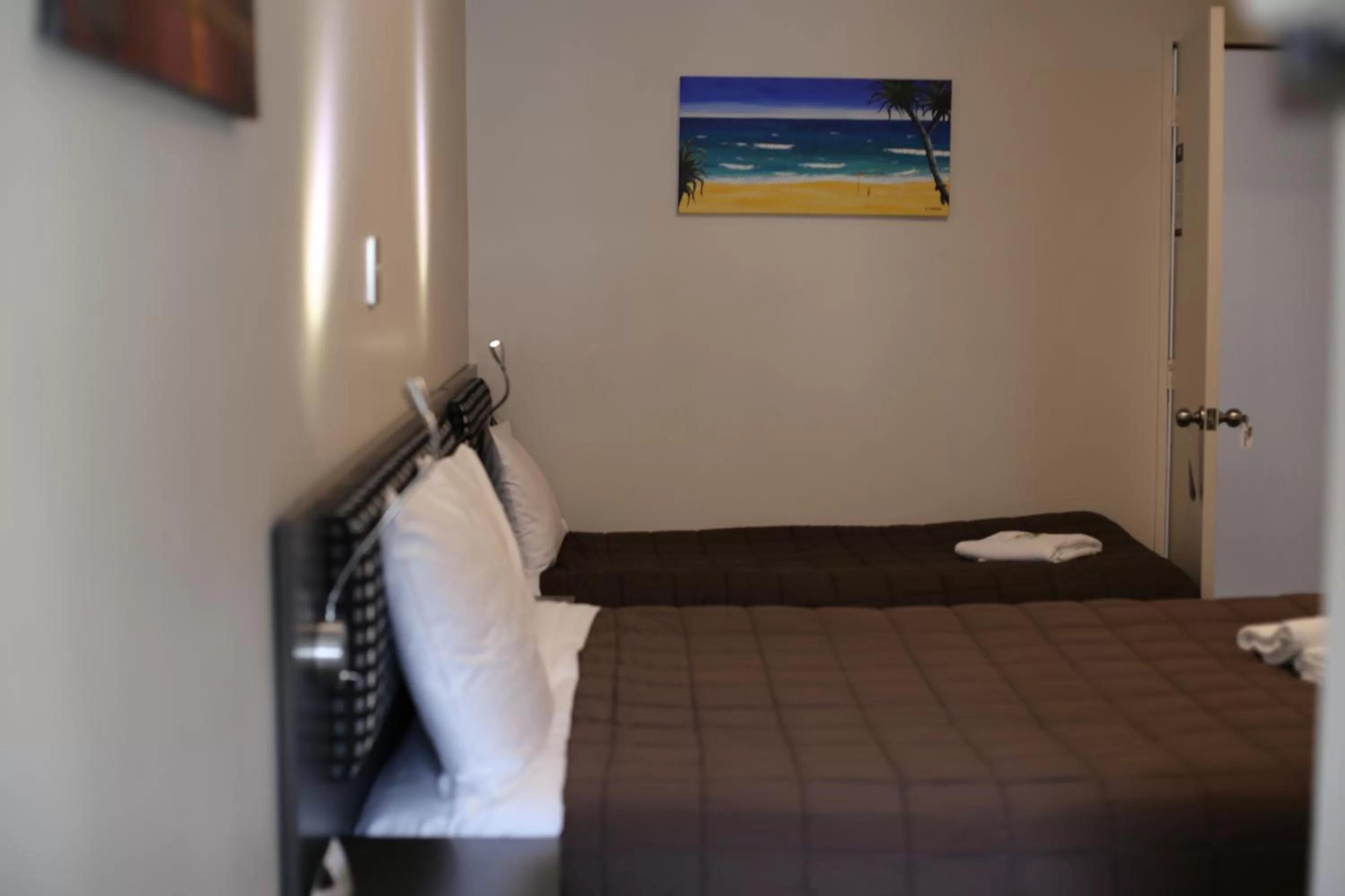 Bedroom, Bed in Motel on Carroll