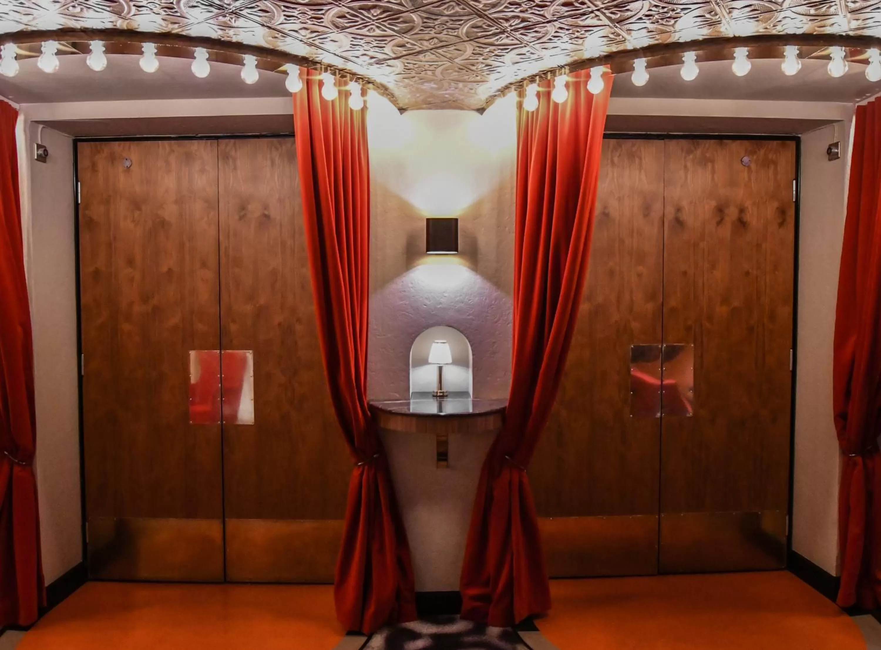 Entertainment in Hotel Rival