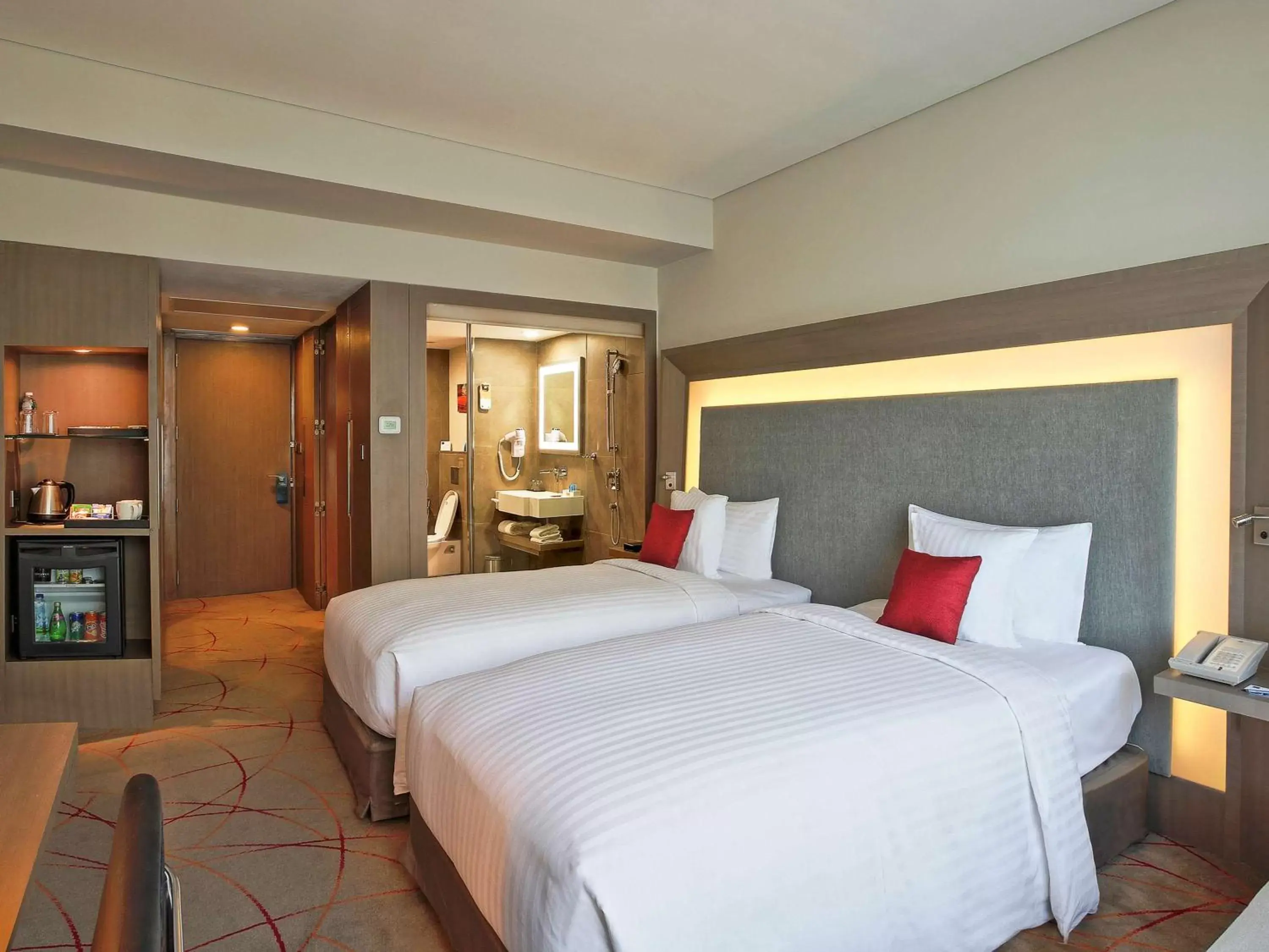 Photo of the whole room, Bed in Novotel Kolkata Hotel and Residences