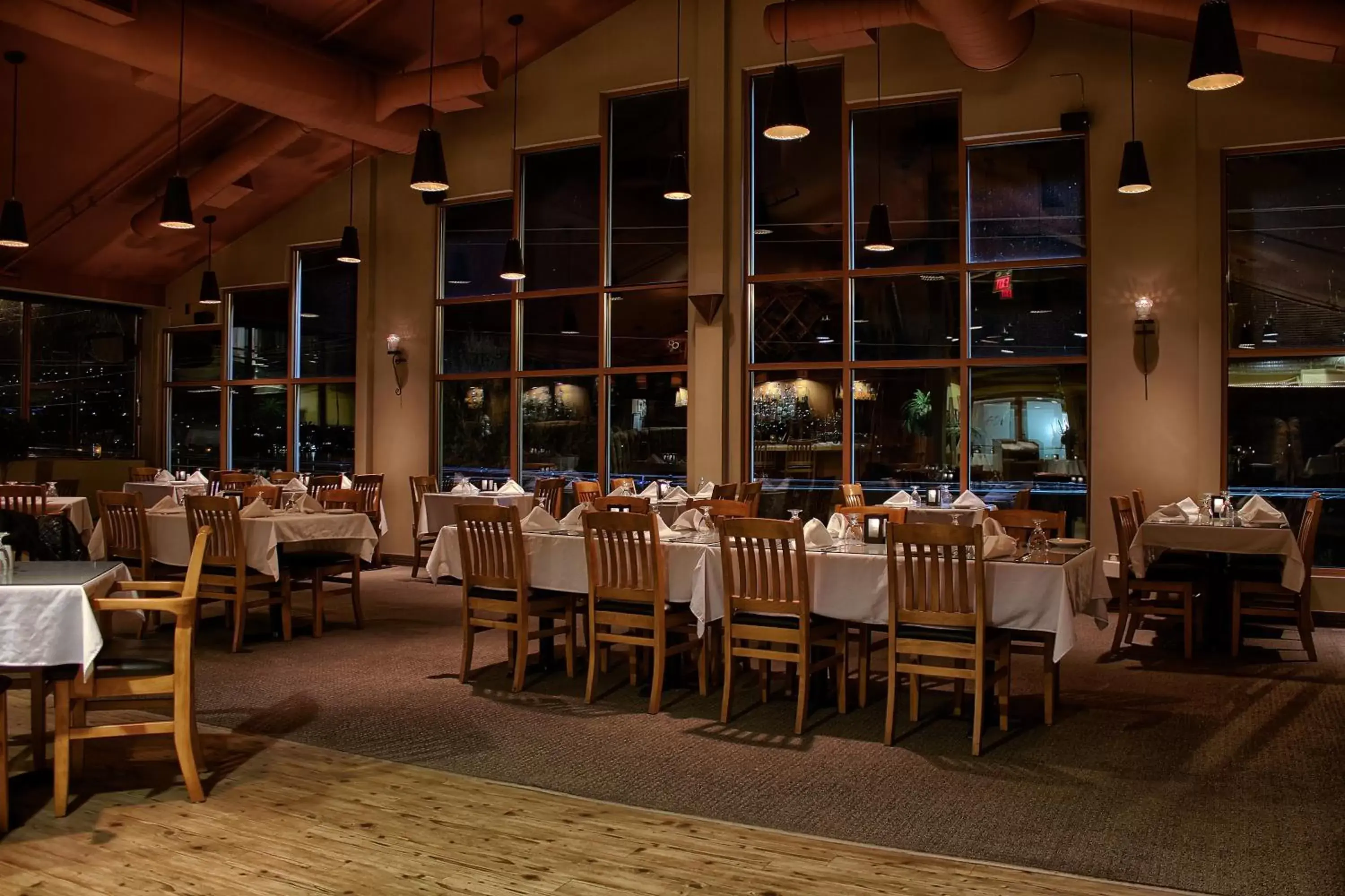 Restaurant/Places to Eat in Holiday Inn Hotel & Suites Osoyoos, an IHG Hotel