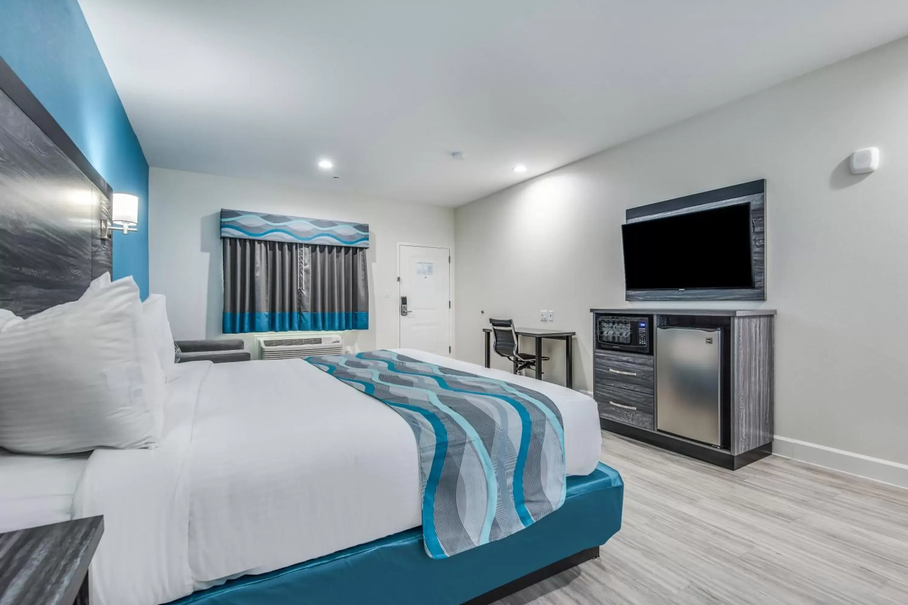 Bed in Americas Best Value Inn & Suites Houston at Hwy 6