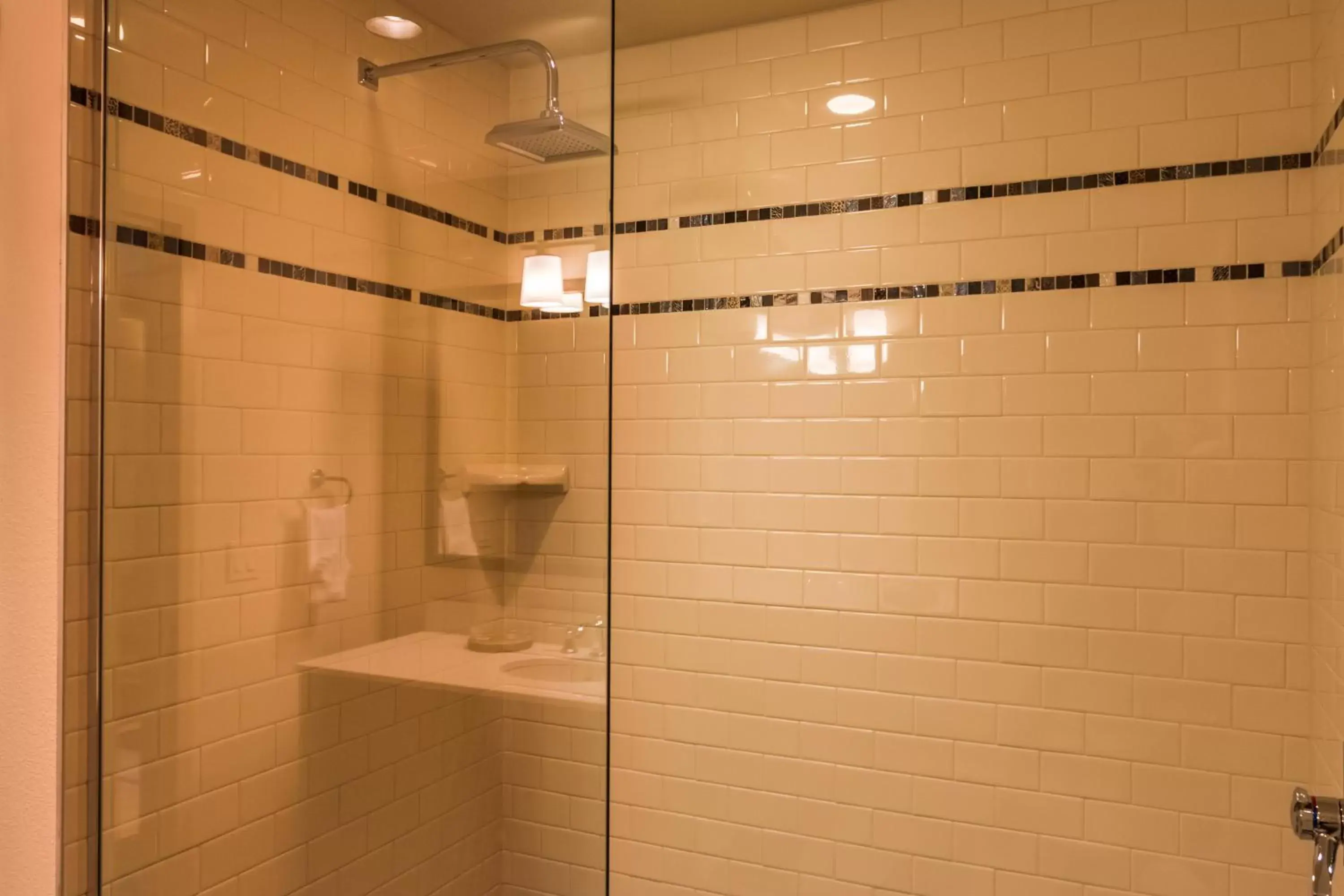 Mountain View King Deluxe in The Lodge at Columbia Point Mountain View King Deluxe in The Lodge at Columbia Point