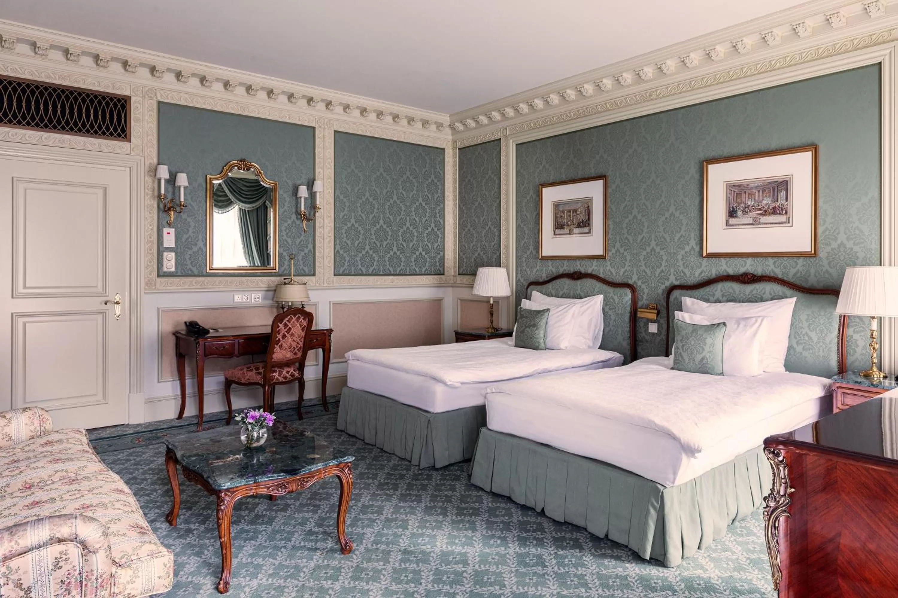 Photo of the whole room, Bed in Grand Hotel Wien