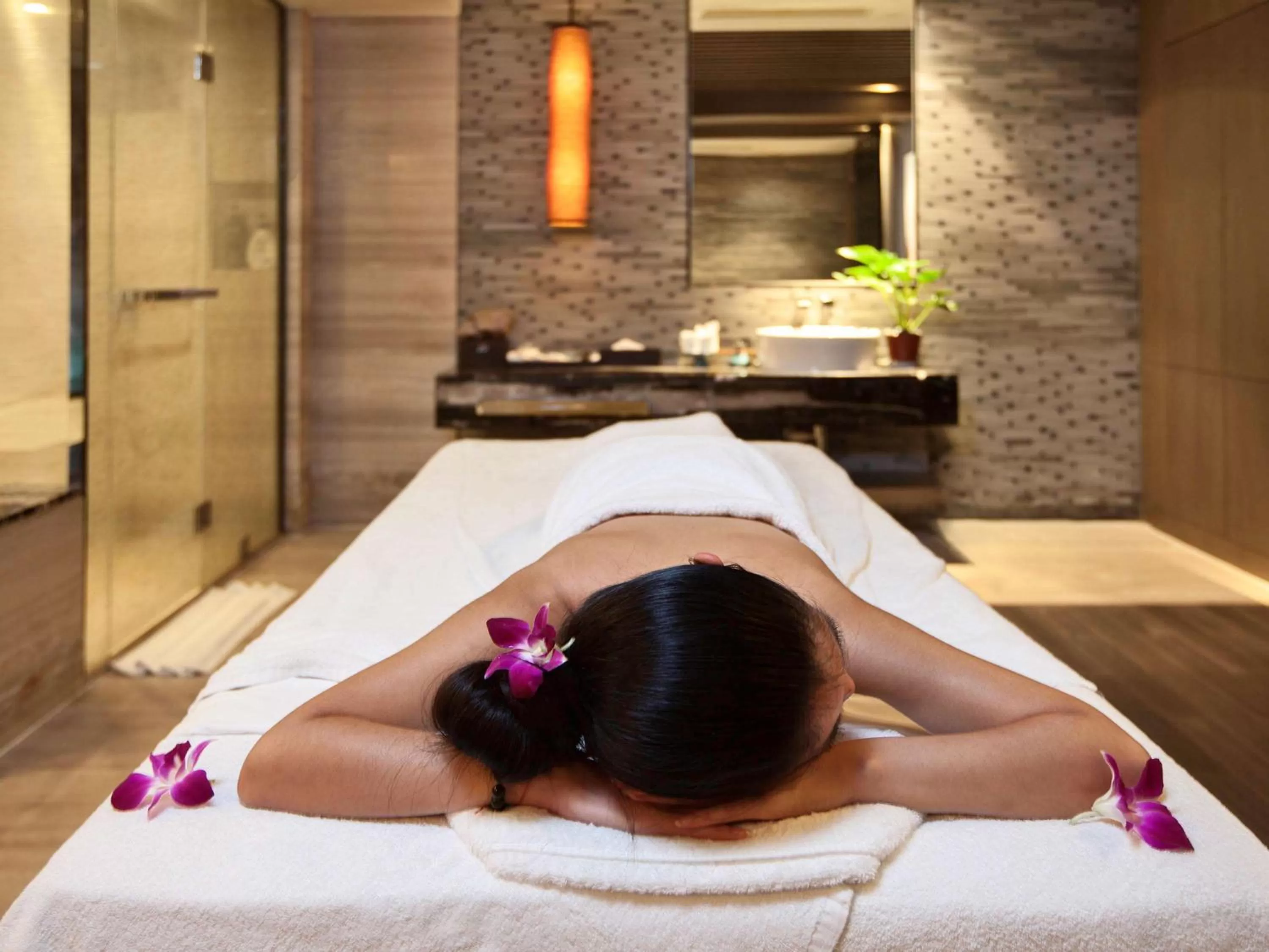 Spa and wellness centre/facilities, Bed in Pullman Shanghai Jing'an-Jing'an district, downtown railway station, traffic hub, easy to travel Shanghai