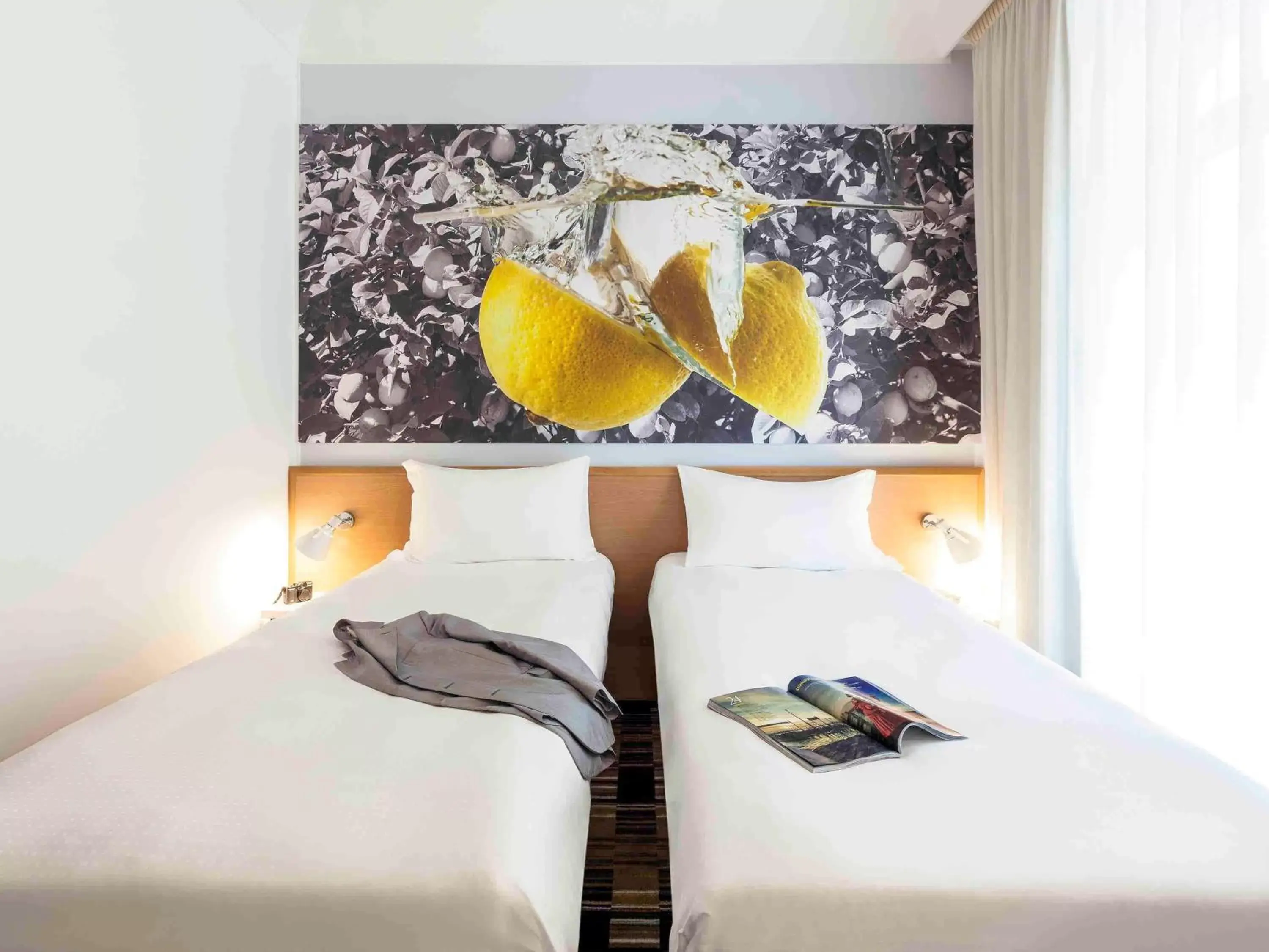 Photo of the whole room, Bed in Ibis Styles Napoli Garibaldi