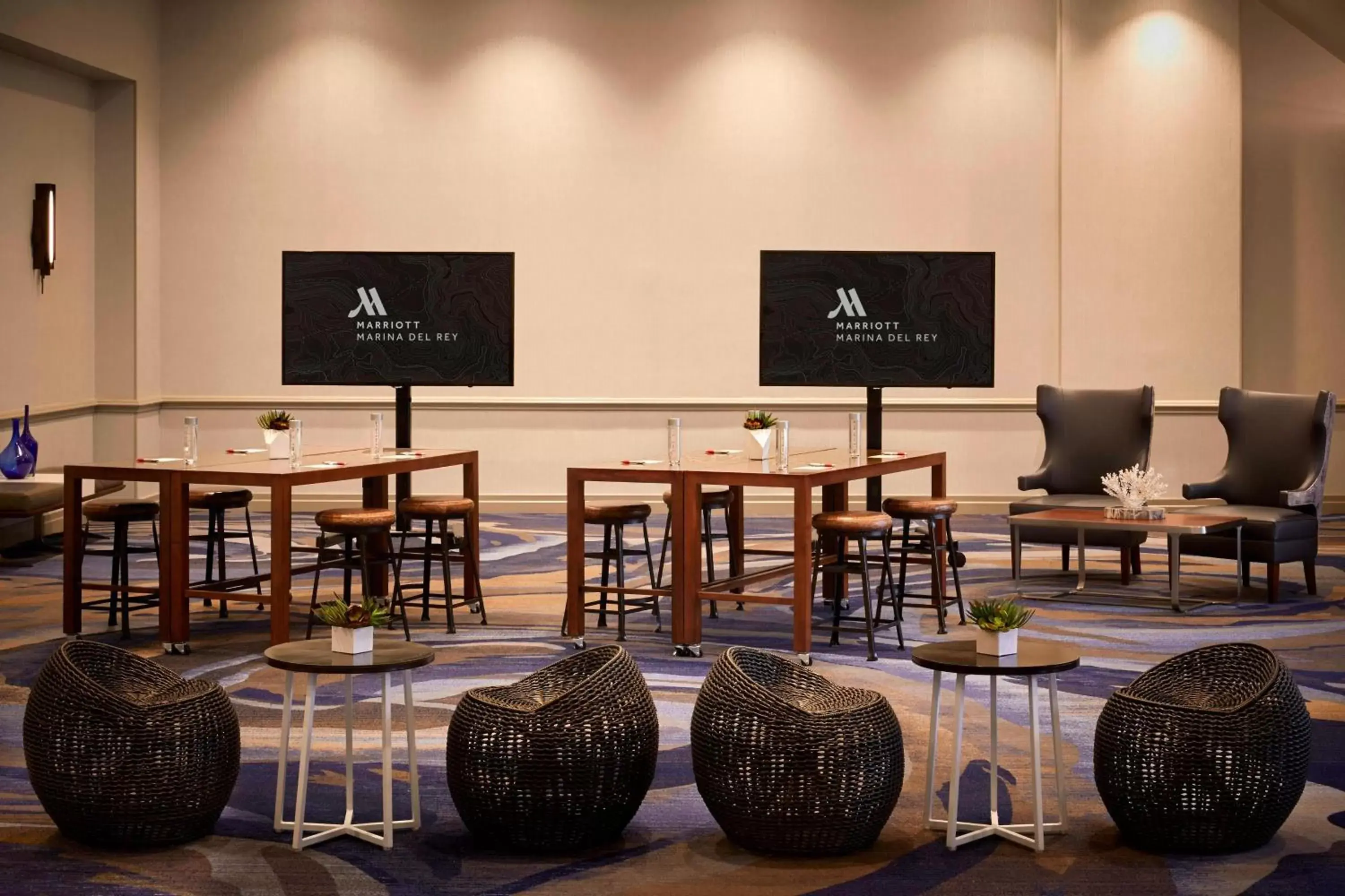 Meeting/conference room, Lounge/Bar in Marina del Rey Marriott