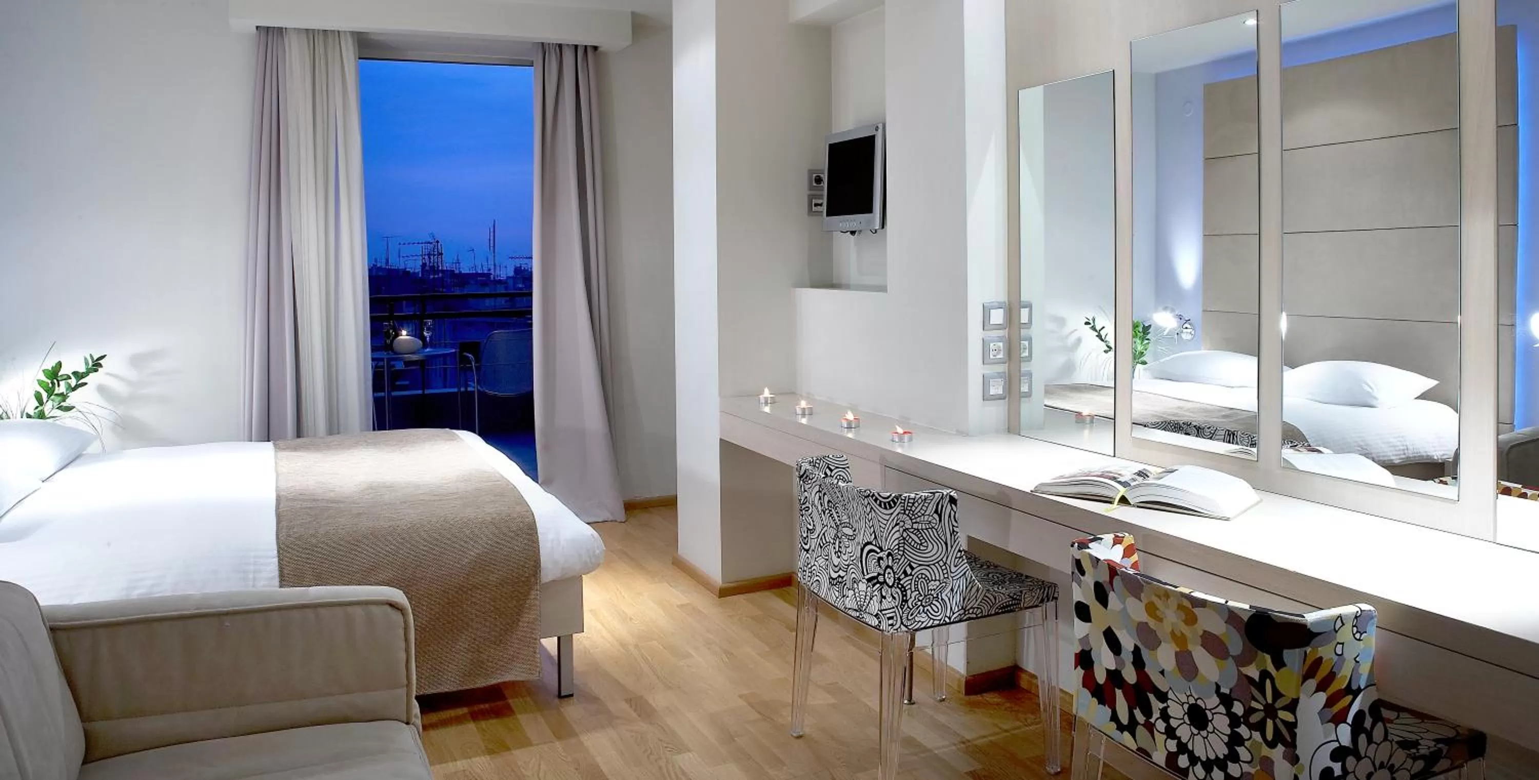 Photo of the whole room, Bed in Domotel Olympia