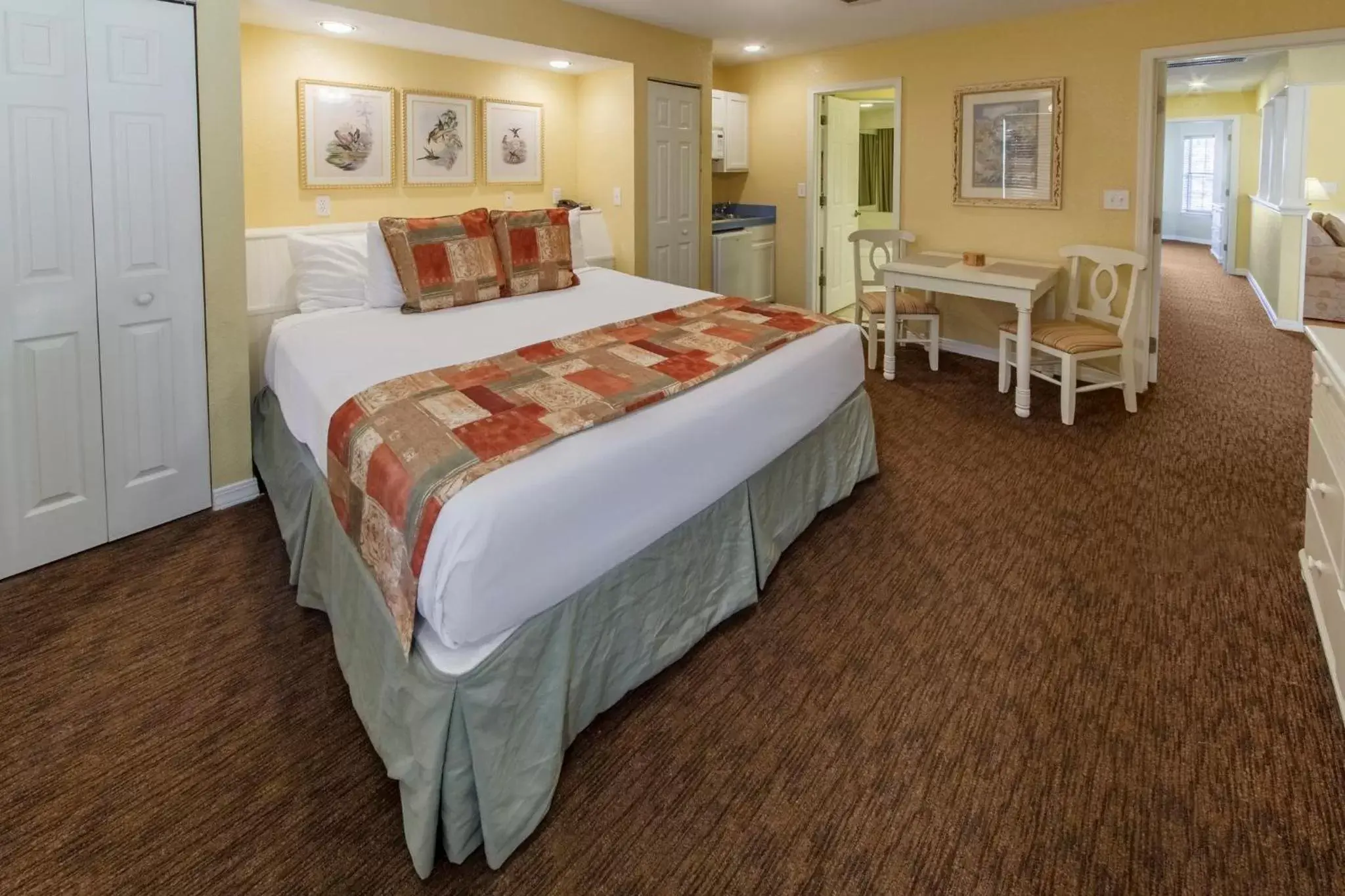 Photo of the whole room, Bed in Holiday Inn Club Vacations Piney Shores Resort at Lake Conroe