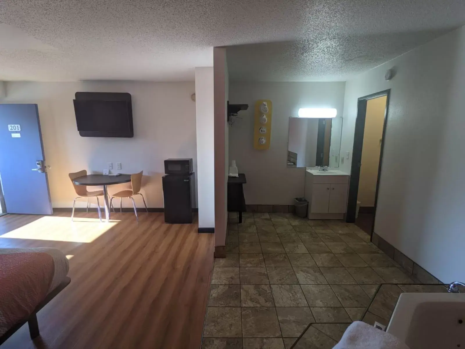 TV/Entertainment Center in Motel 6-Ashland, OH