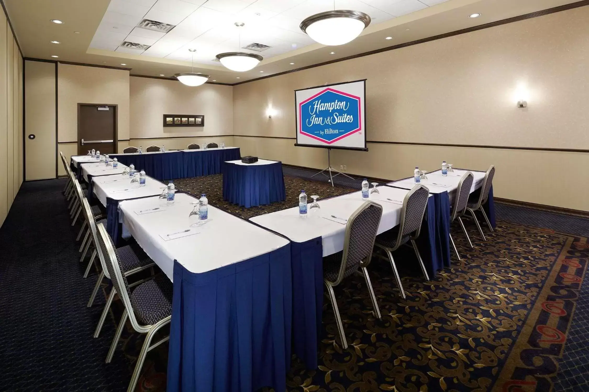 Meeting/conference room in Hampton Inn & Suites Montreal-Dorval