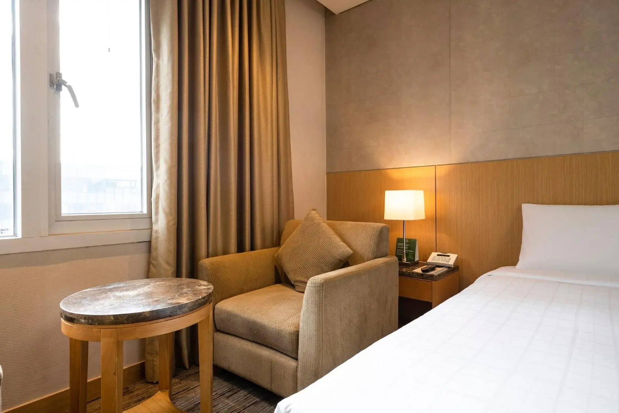 Area and facilities, Bed in Stanford Hotel Seoul