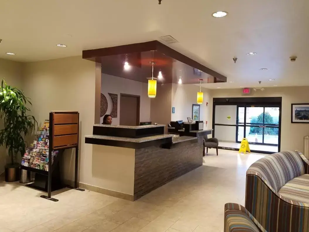 Lobby or reception, Lobby/Reception in Ramada by Wyndham Glendale Heights/Lombard