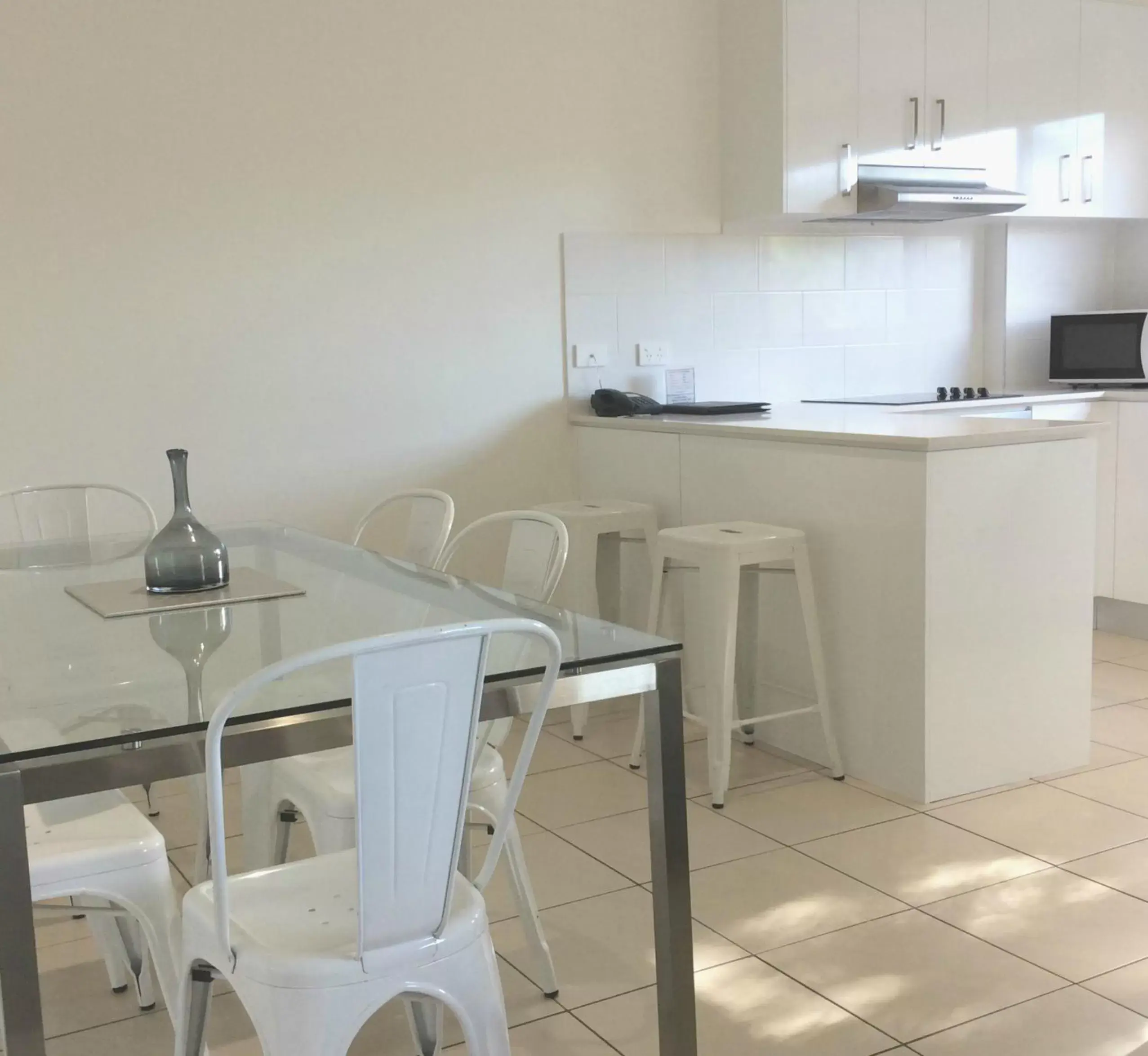 Kitchen or kitchenette in BEST WESTERN Geelong Motor Inn & Serviced Apartments