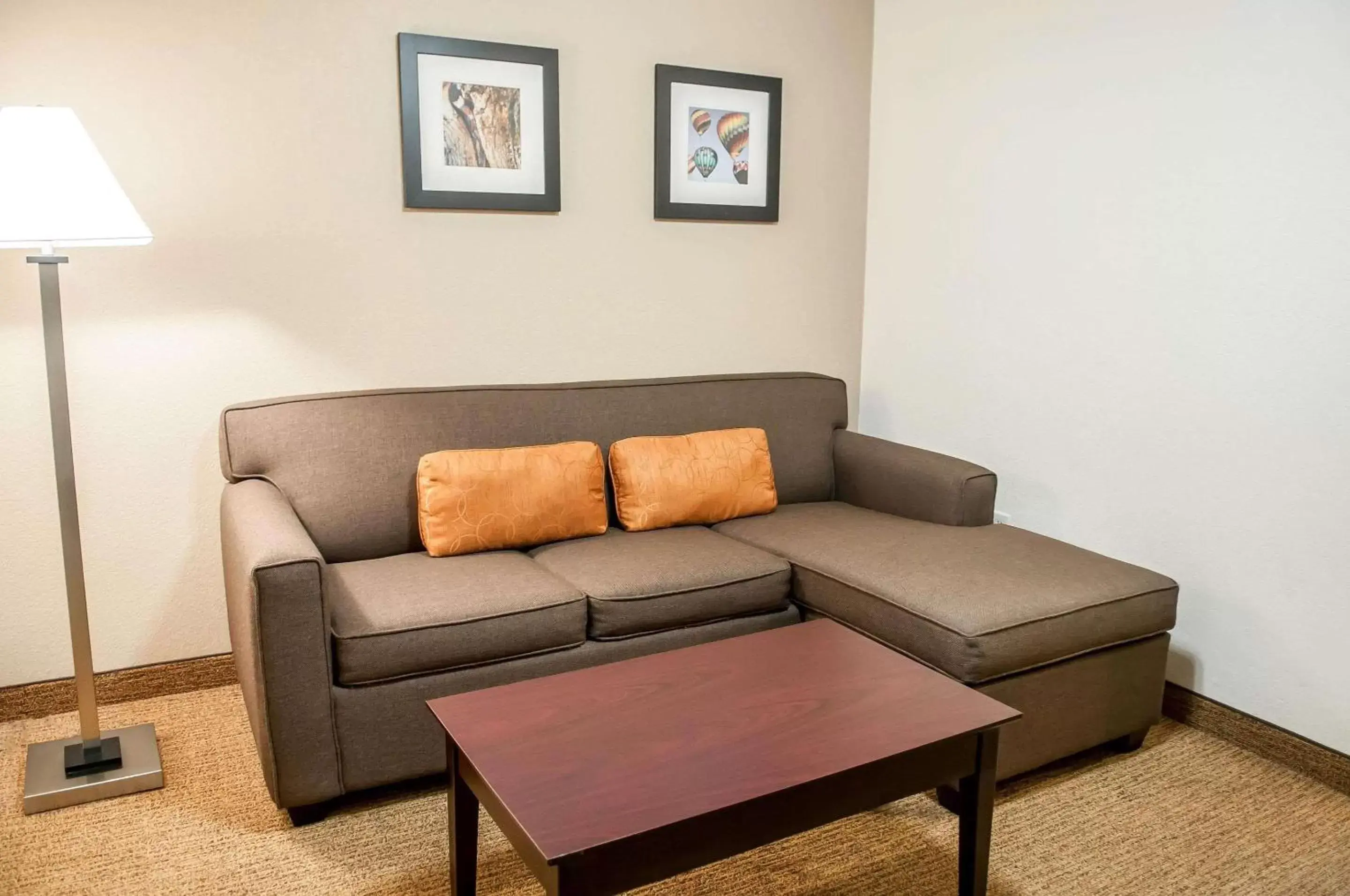Photo of the whole room, Seating Area in Comfort Suites Albuquerque