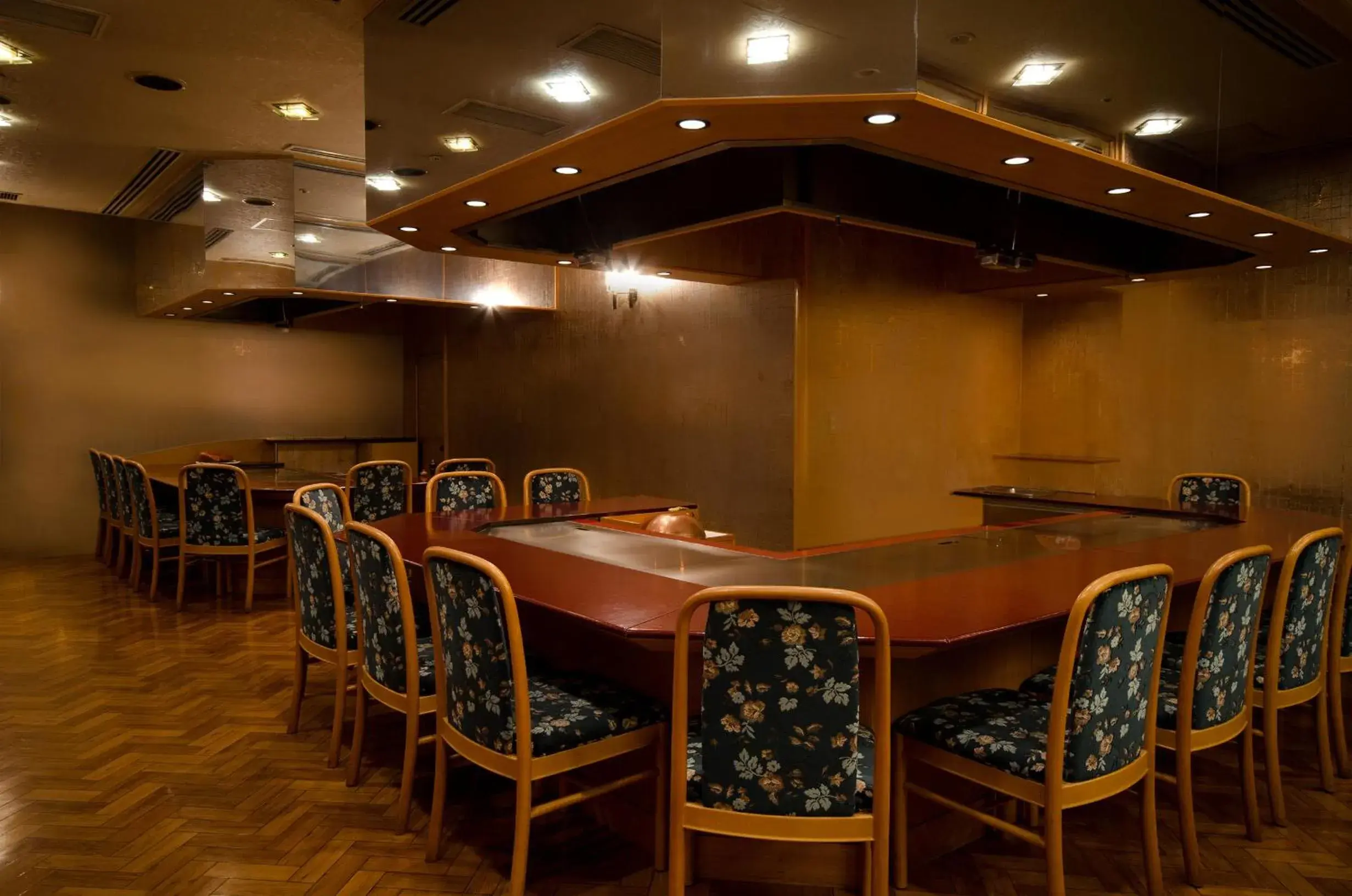 Restaurant/places to eat, Lounge/Bar in Rihga Royal Hotel Tokyo