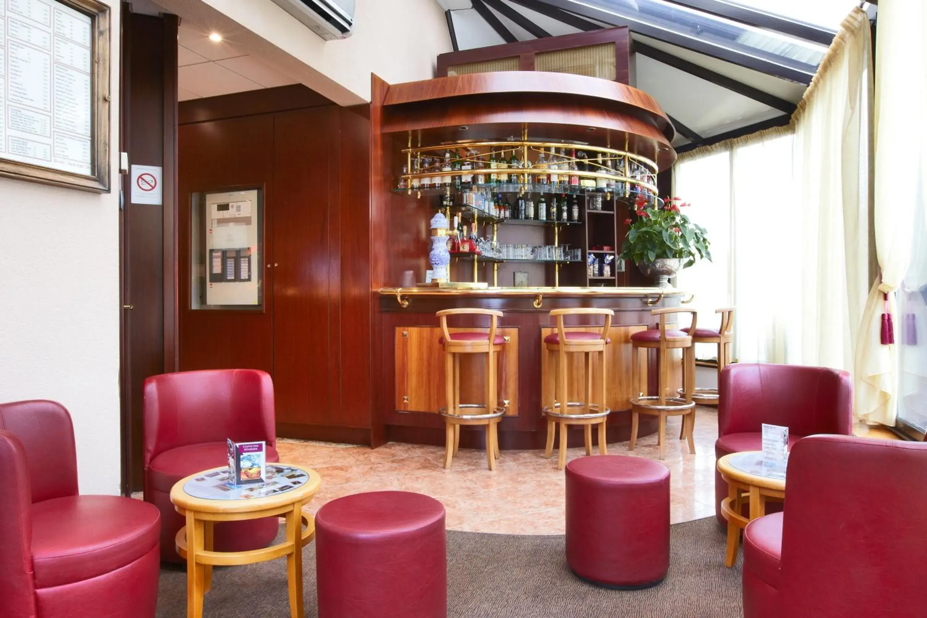 Lounge or bar in Kyriad Hotel Nevers Centre Lounge or bar in Kyriad Hotel Nevers Centre