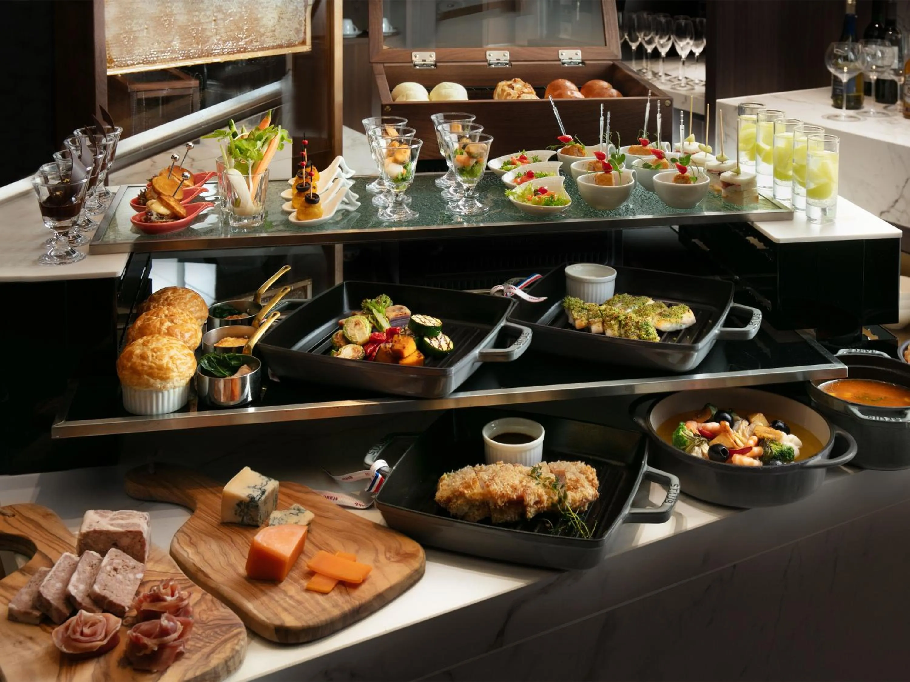 Lounge or bar in Nagoya Kanko Hotel