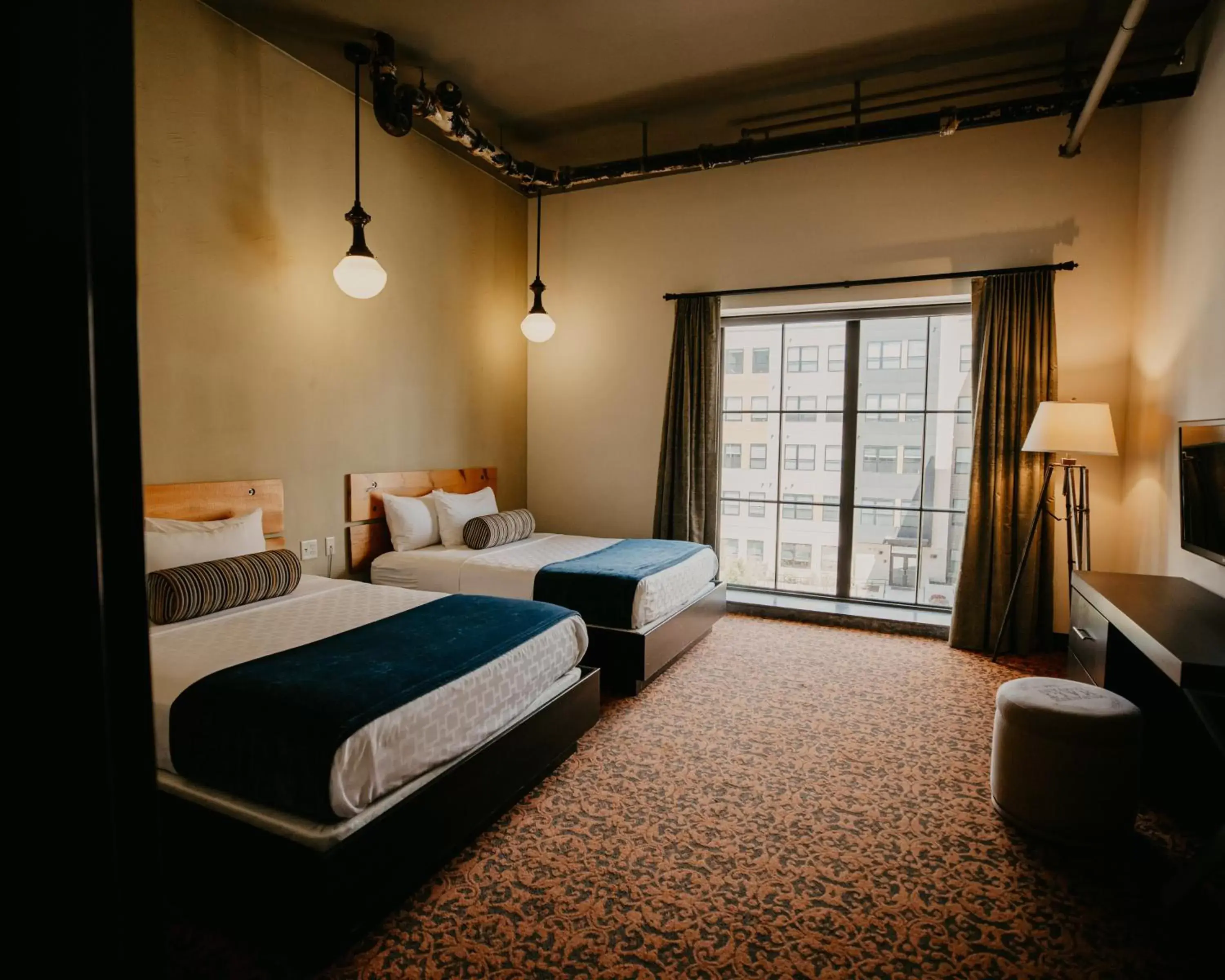 Guests, Bed in Brewhouse Inn and Suites