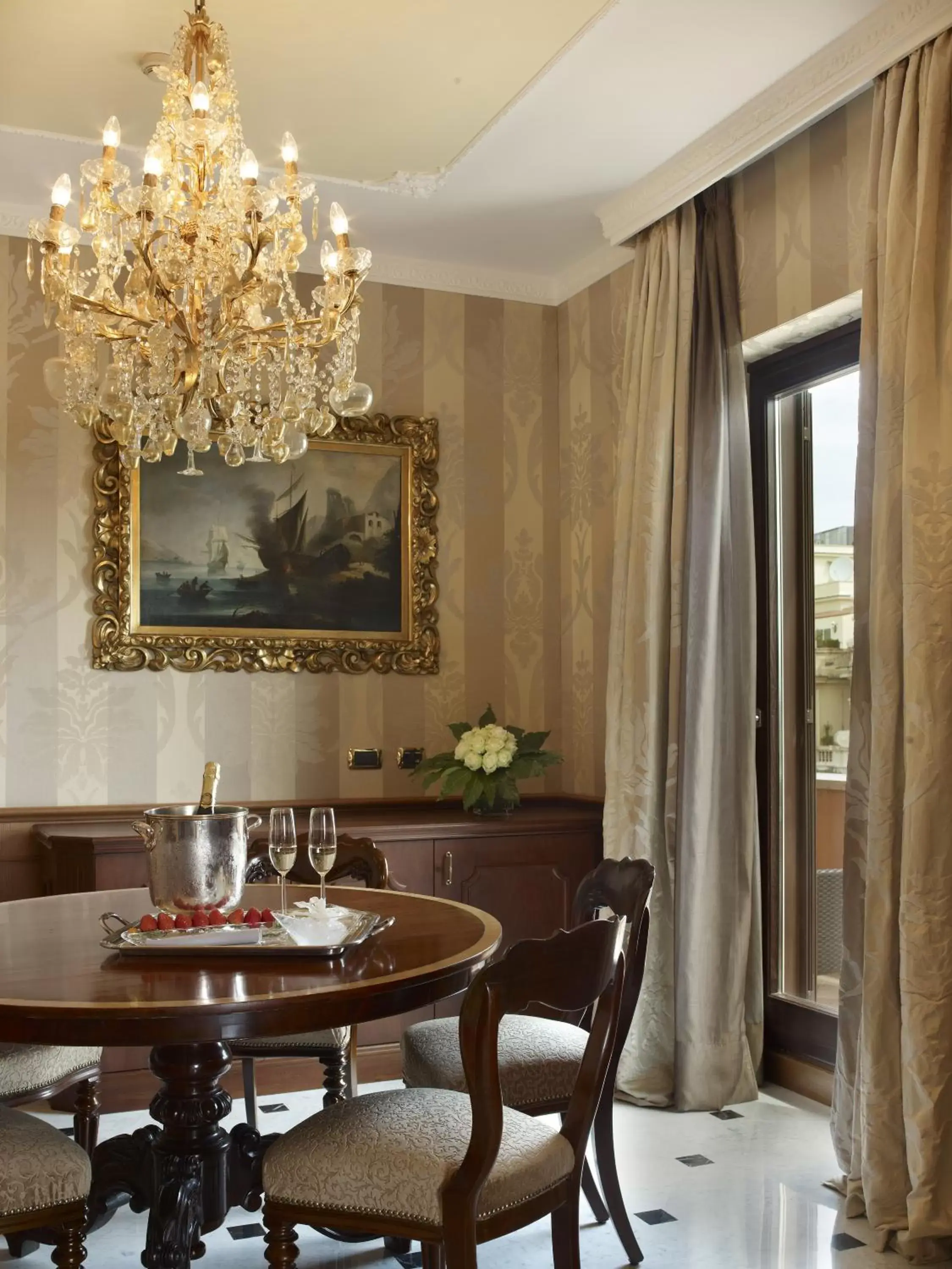 Seating area in Baglioni Hotel Regina - The Leading Hotels of the World
