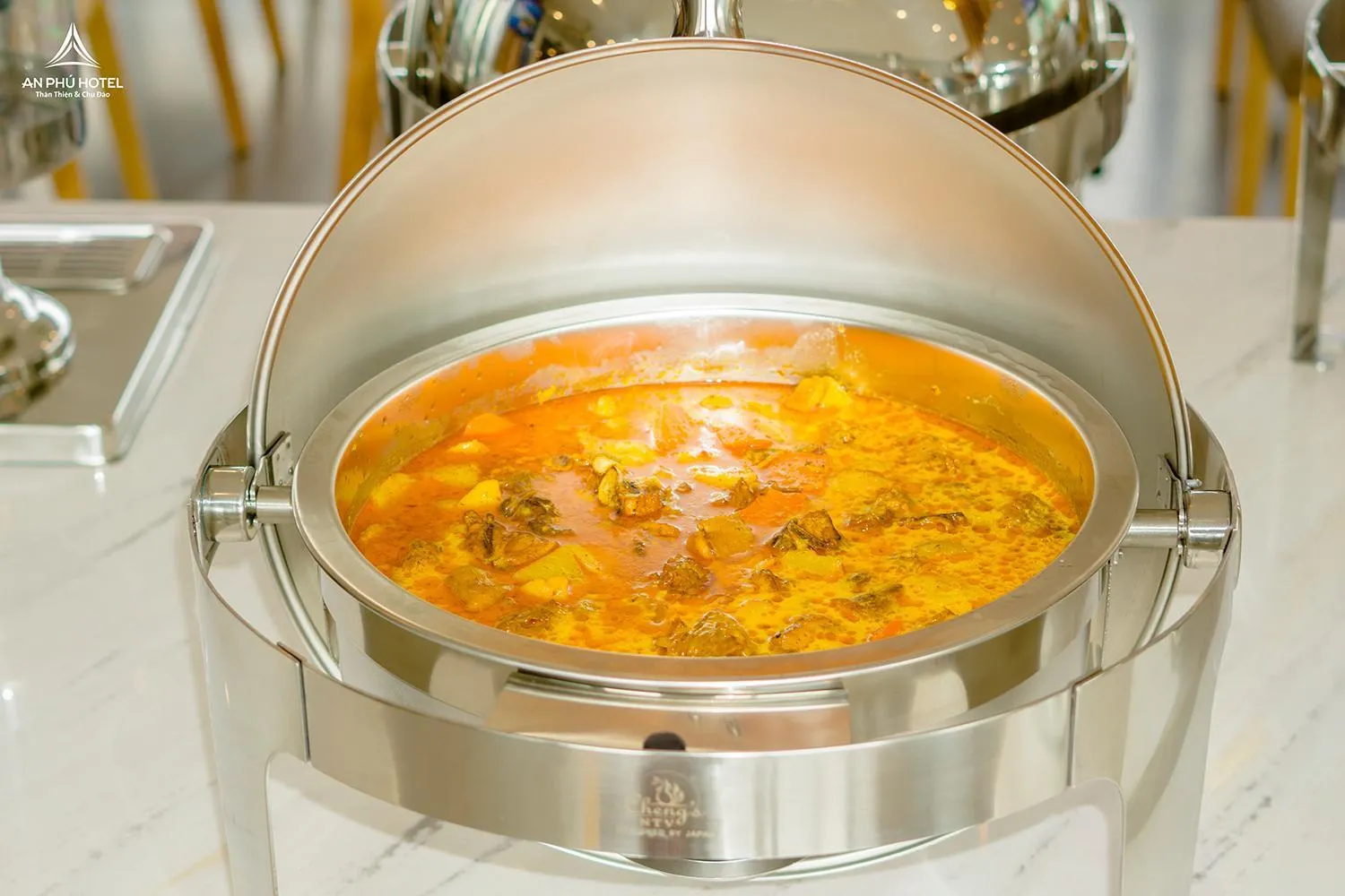 Restaurant/places to eat in An Phu Hotel