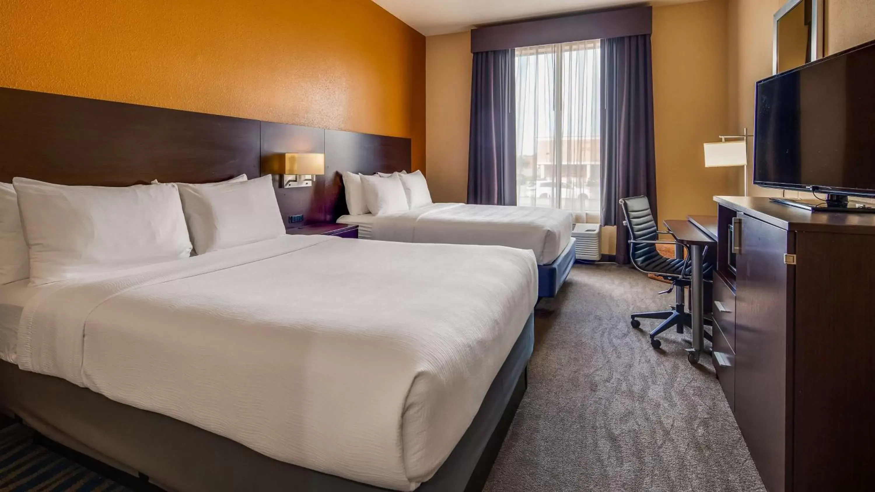 Photo of the whole room, Bed in Best Western St. Louis Airport North Hotel & Suites