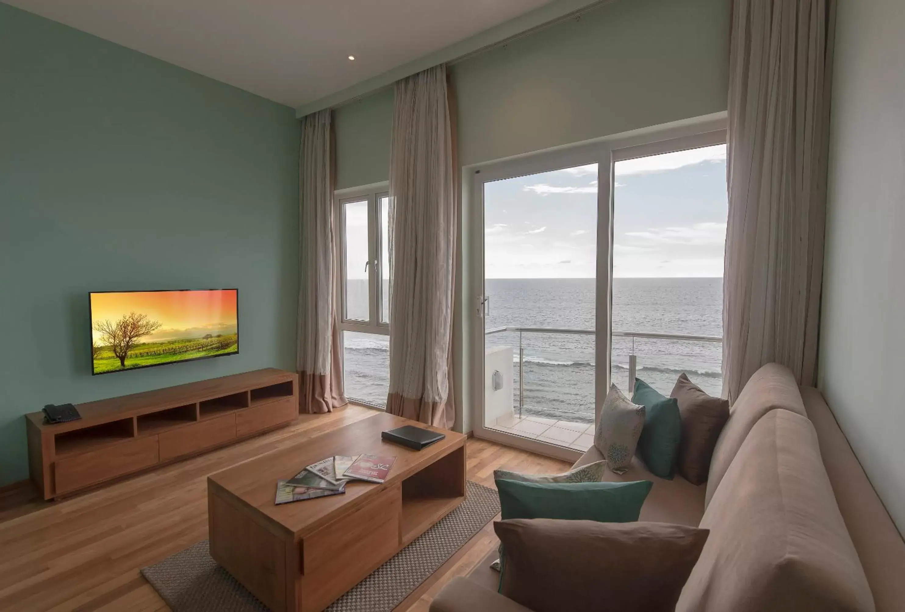 Living room, Seating Area in Ocean Edge Suites & Hotel Colombo