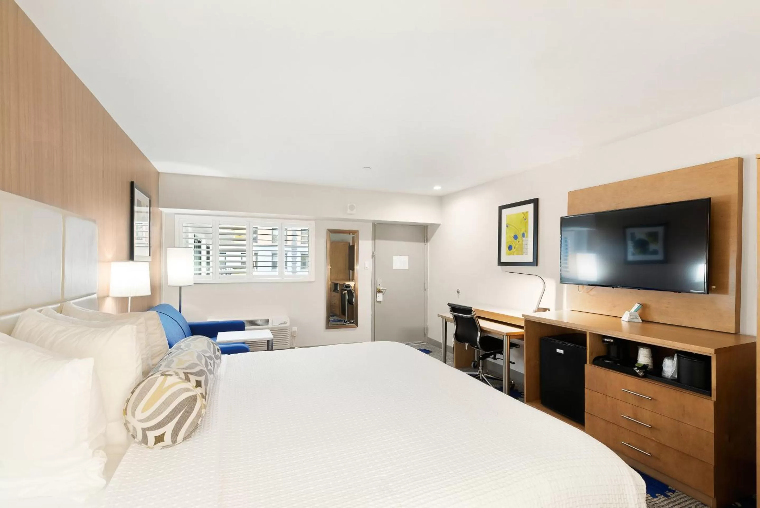 Photo of the whole room, Bed in Best Western Red Coach Inn