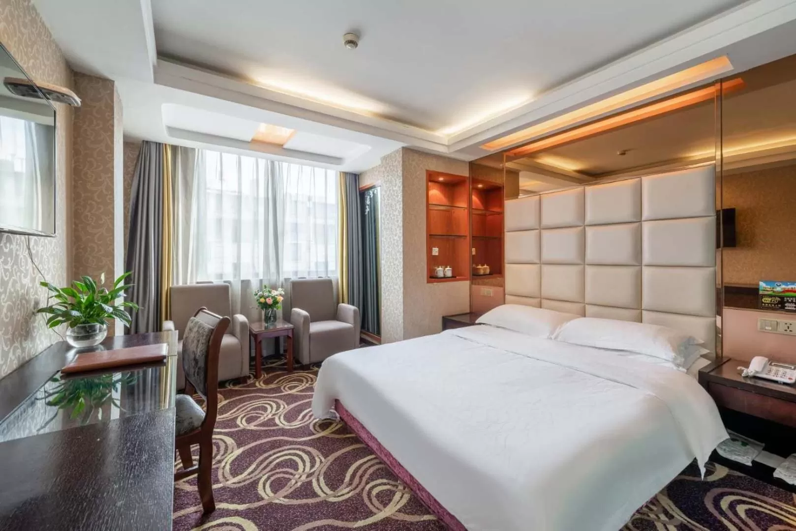 Photo of the whole room, Bed in Yiwu Yuejia Business Hotel