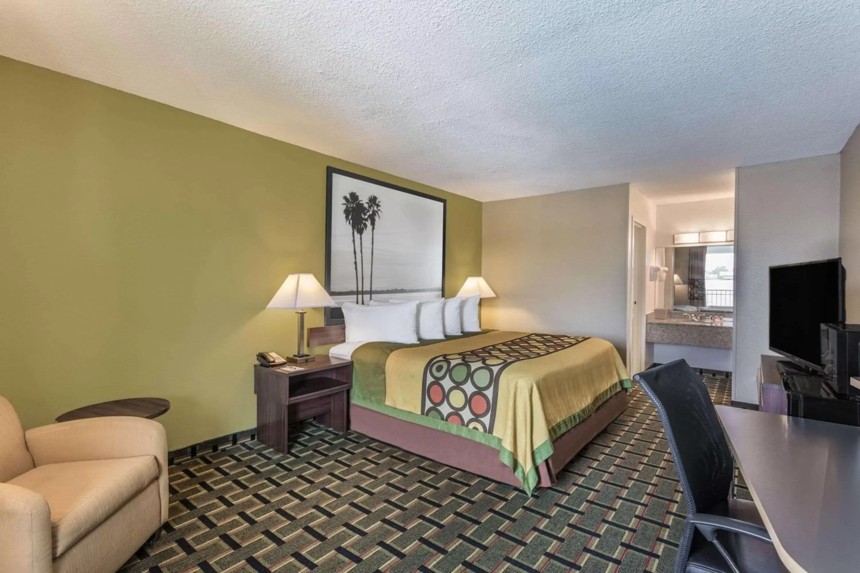 Photo of the whole room, Bed in Super 8 by Wyndham Ocala I-75