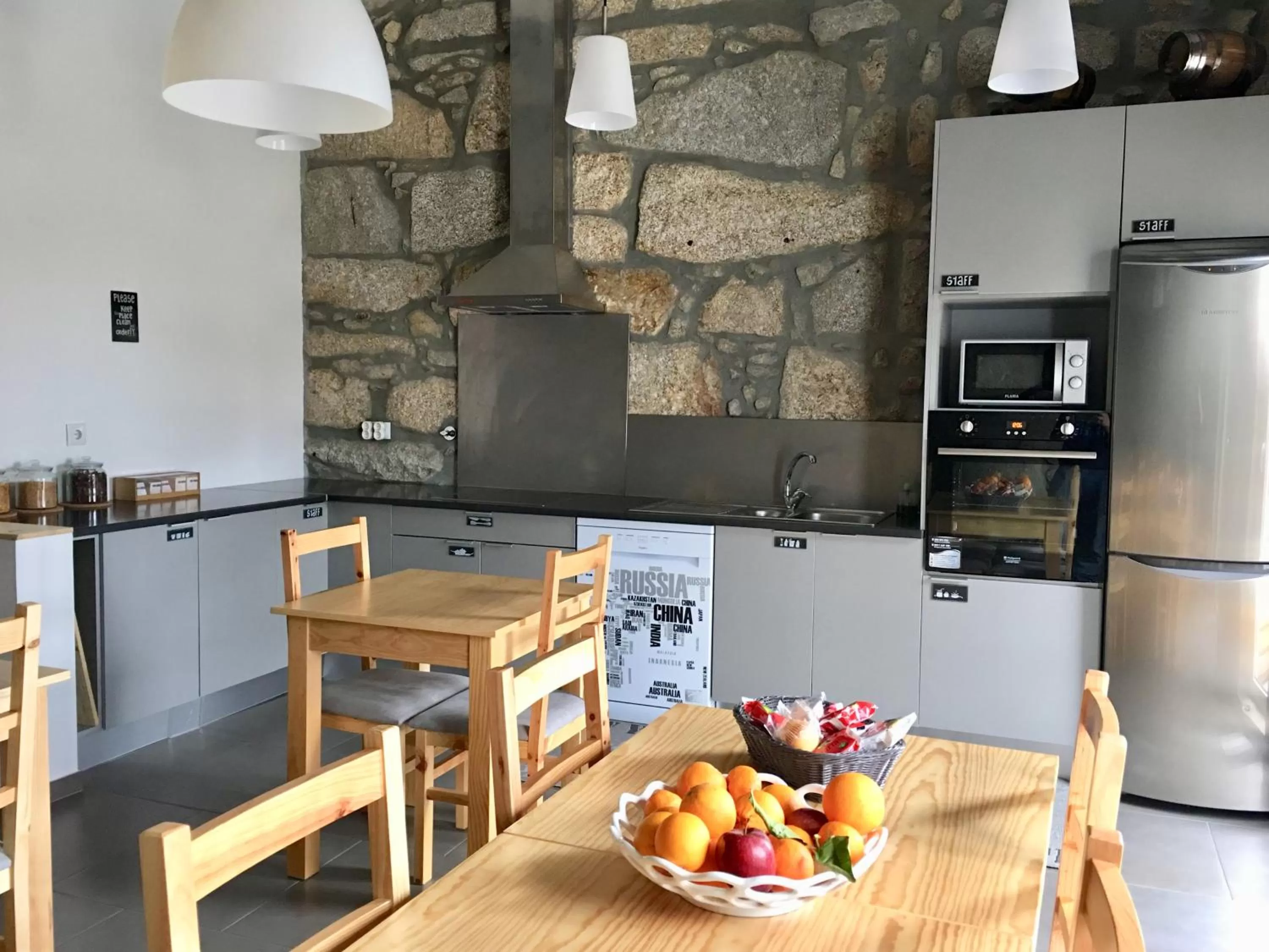 Communal kitchen in Campanhã Boutique Station