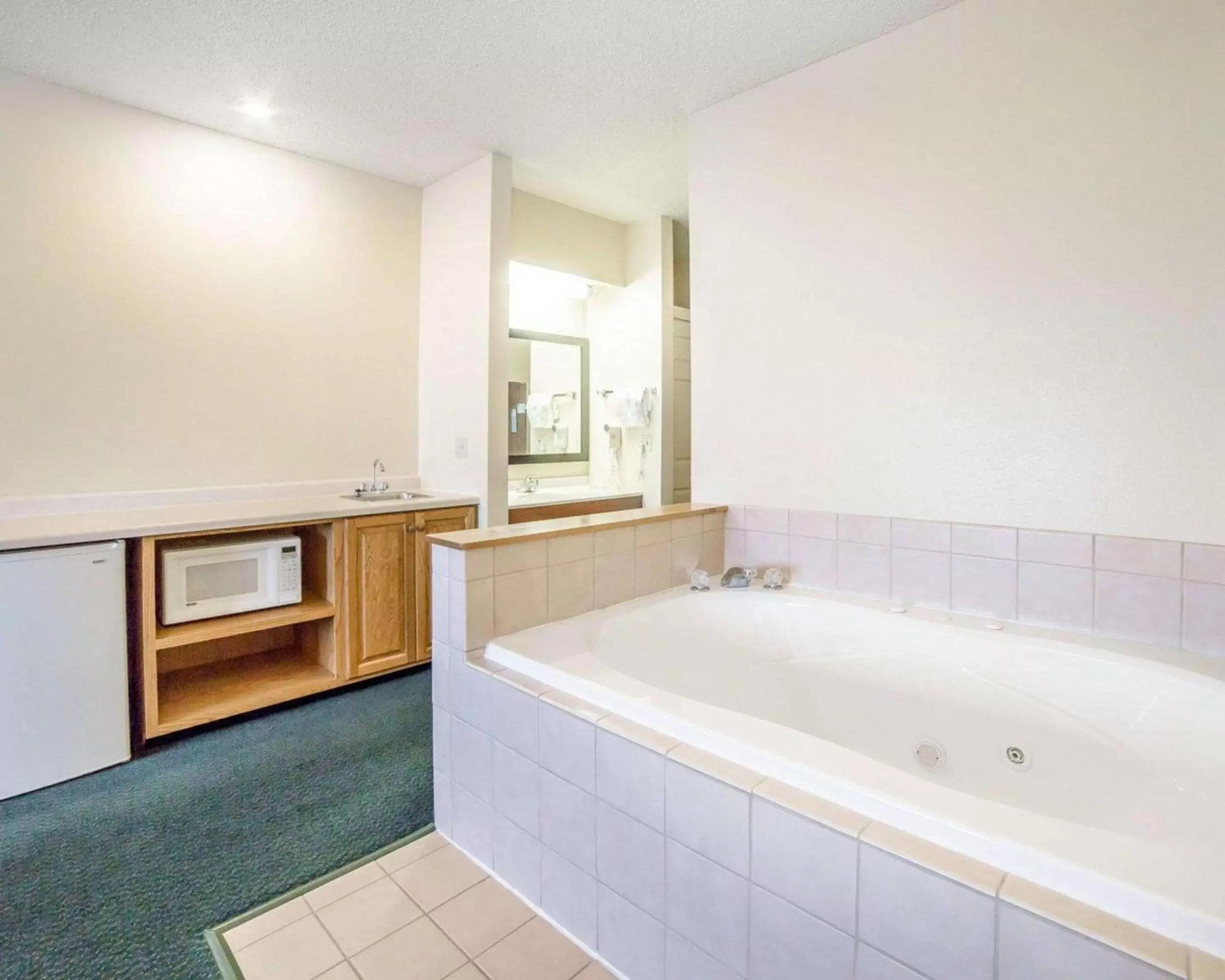 Photo of the whole room, Bathroom in FairBridge Inn & Suites Glendive