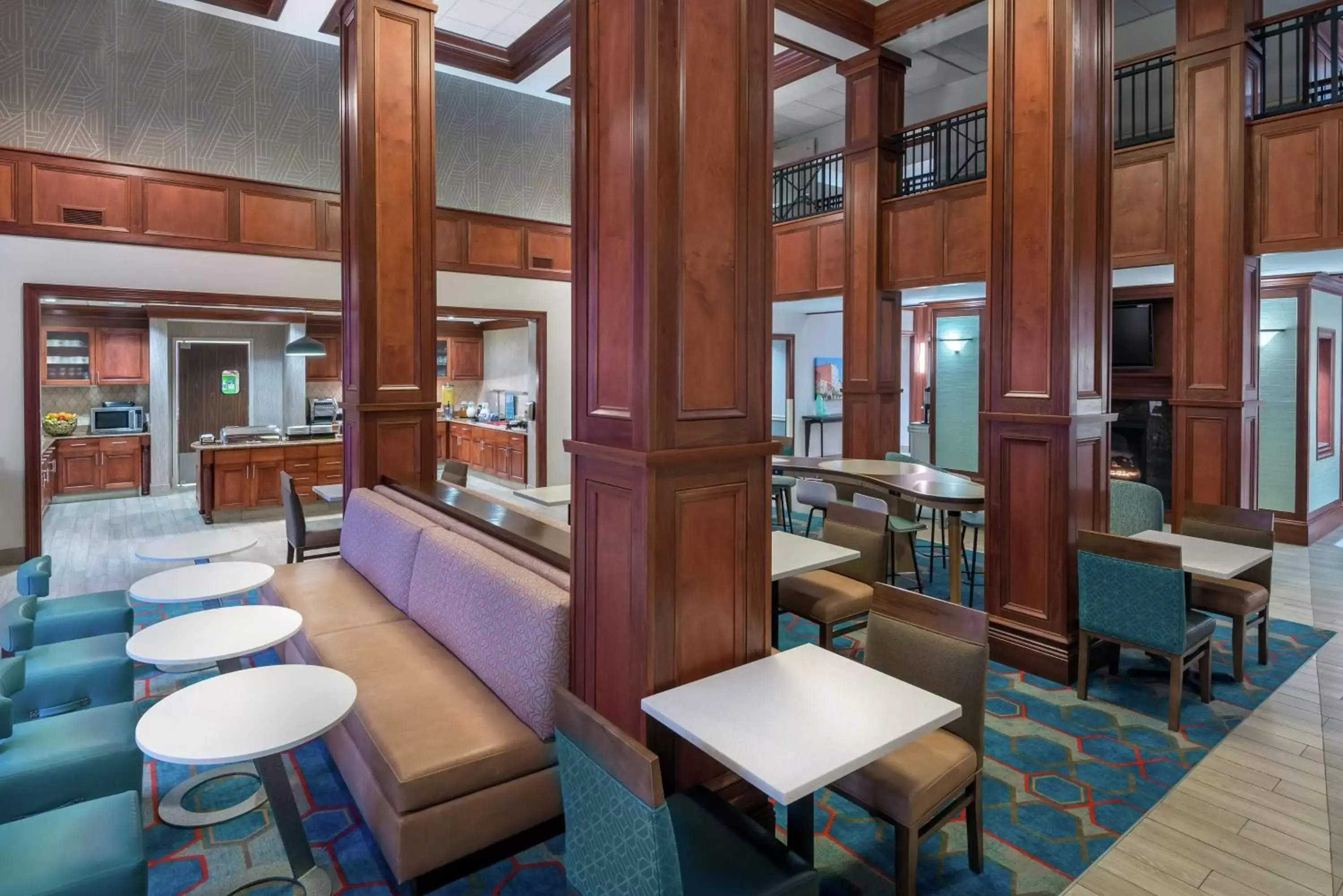 Breakfast, Lounge/Bar in Homewood Suites by Hilton Cleveland-Beachwood