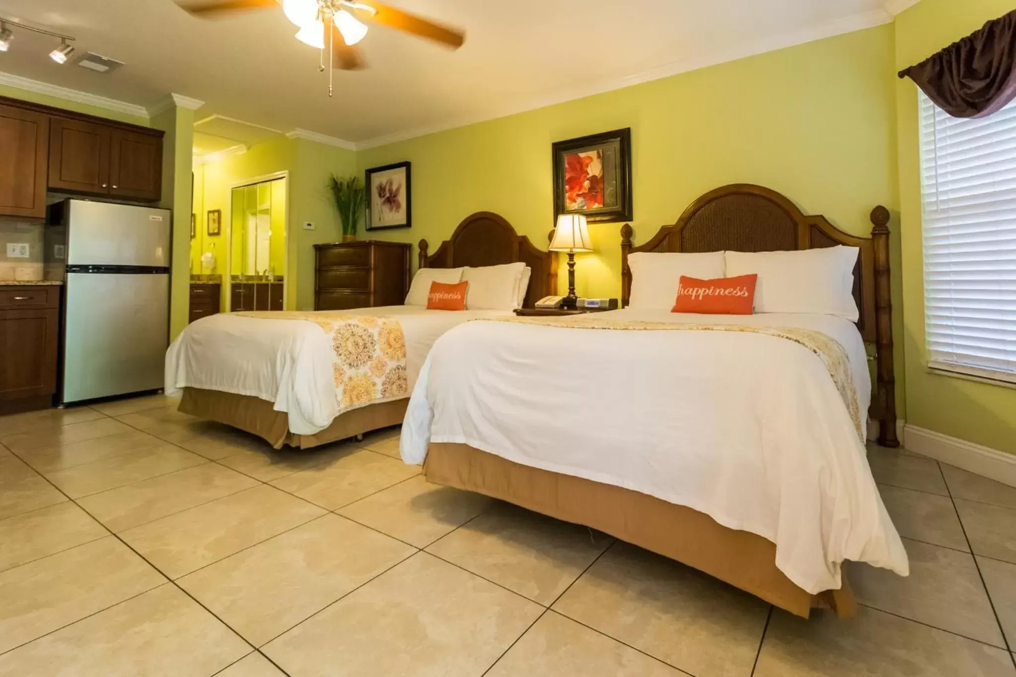 Bed in Tropical Beach Resorts - Sarasota