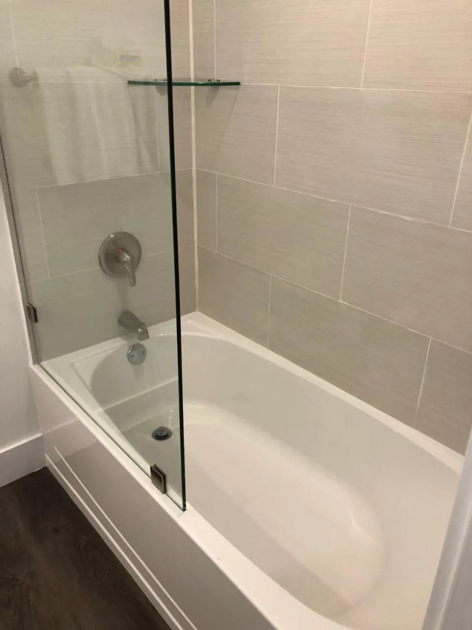 Bathroom in Spinnaker Inn of Naples