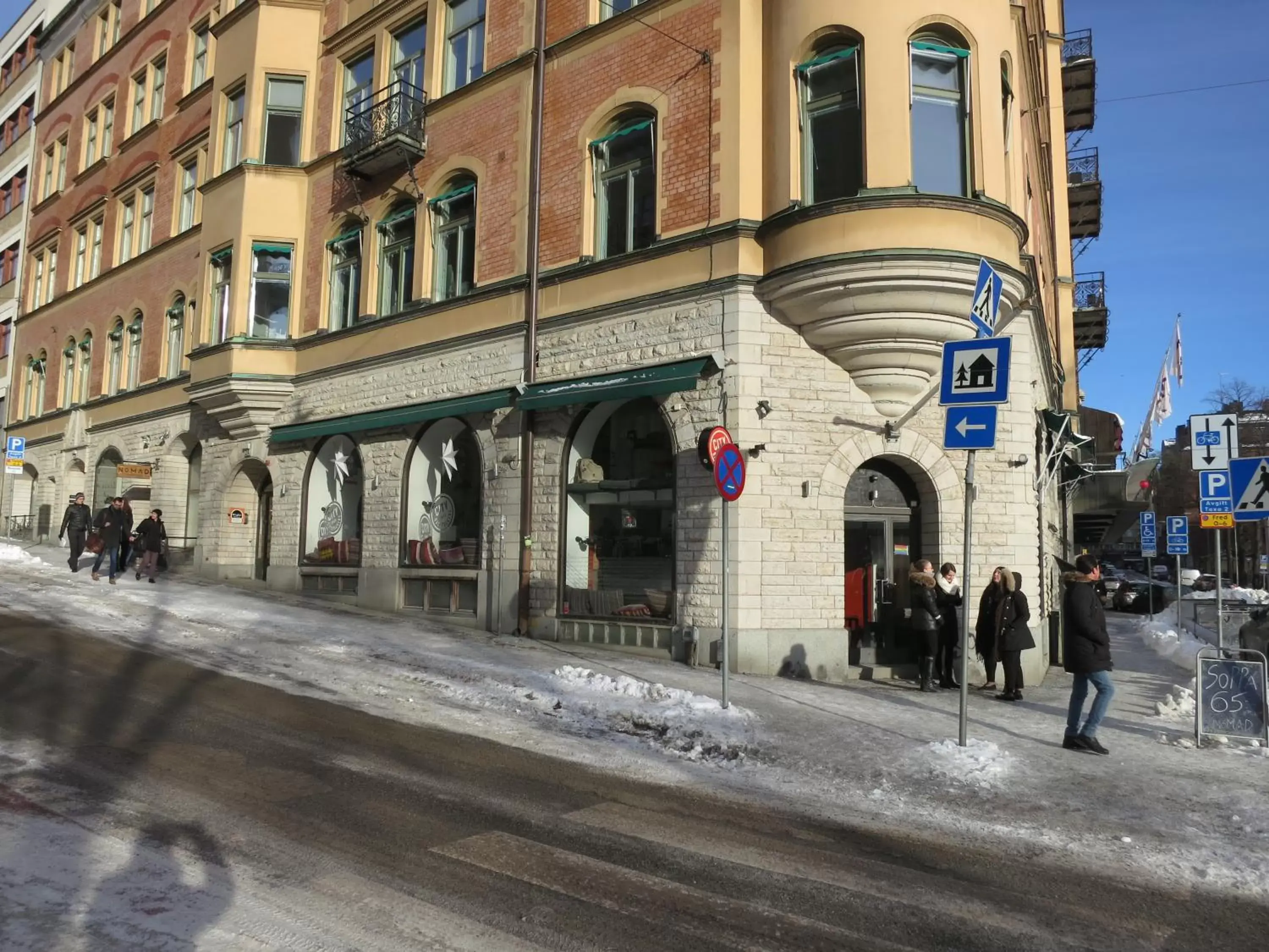 Facade/entrance, Property Building in City Backpackers Hostel